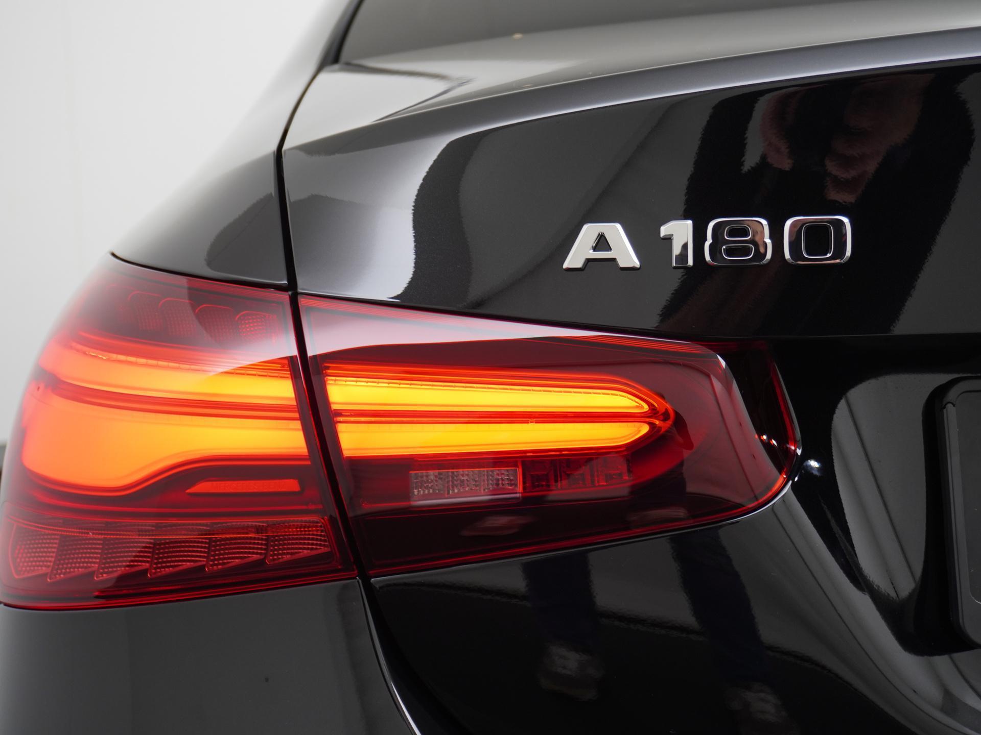 Mercedes-Benz A-klasse 180 Star Edition AMG Line 11