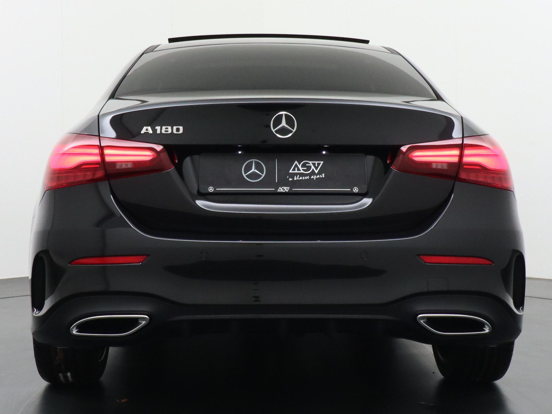 Mercedes-Benz A-klasse 180 Star Edition AMG Line 3