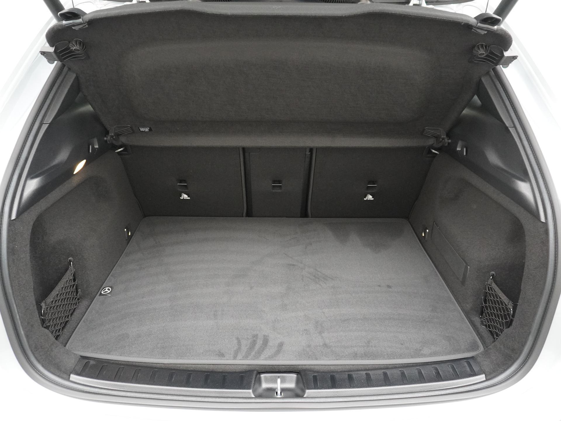 Mercedes-Benz EQA 250+ AMG Line 71 kWh Accu 16