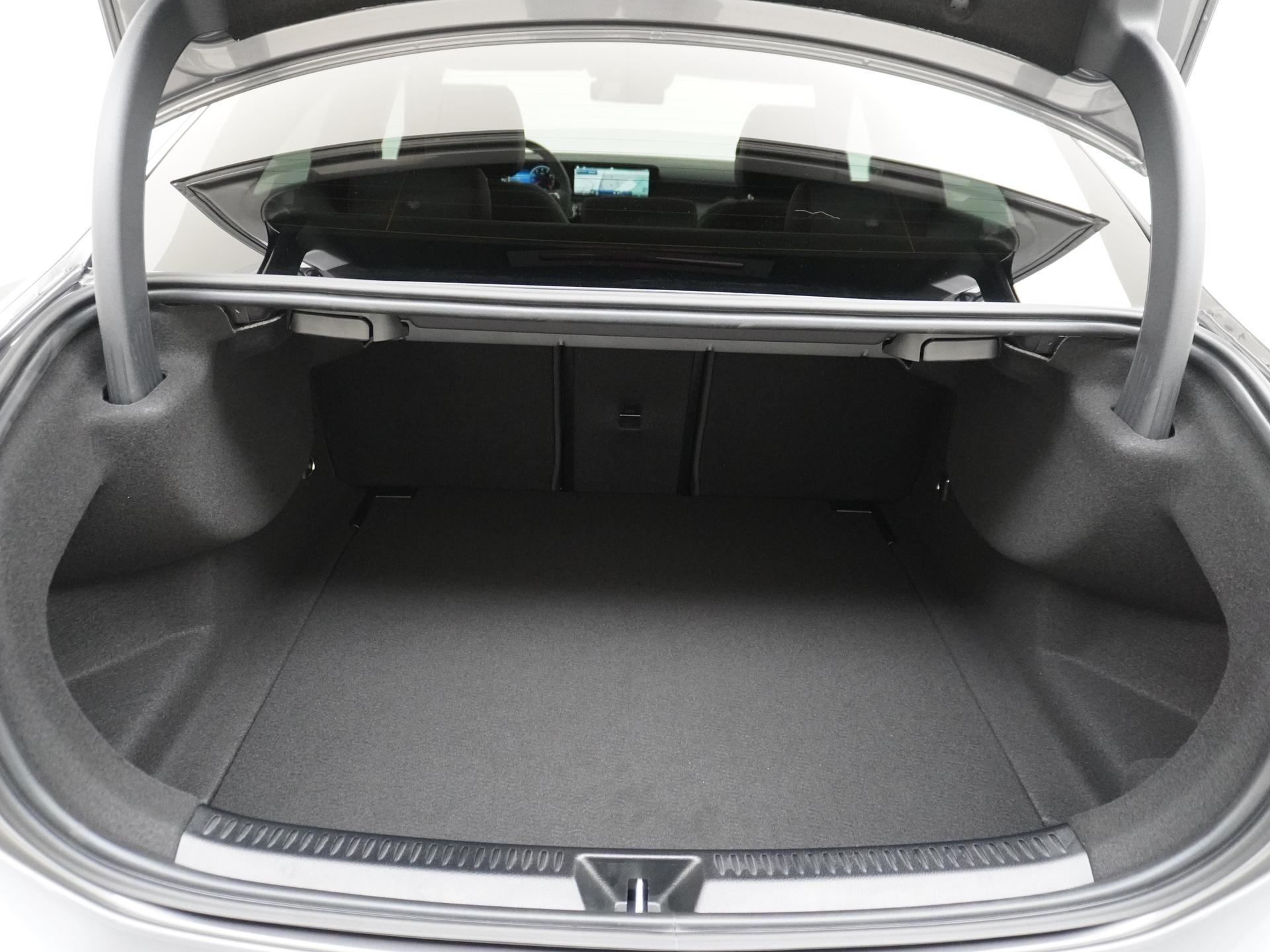 Mercedes-Benz A-Klasse 180 Star Edition AMG Line 17