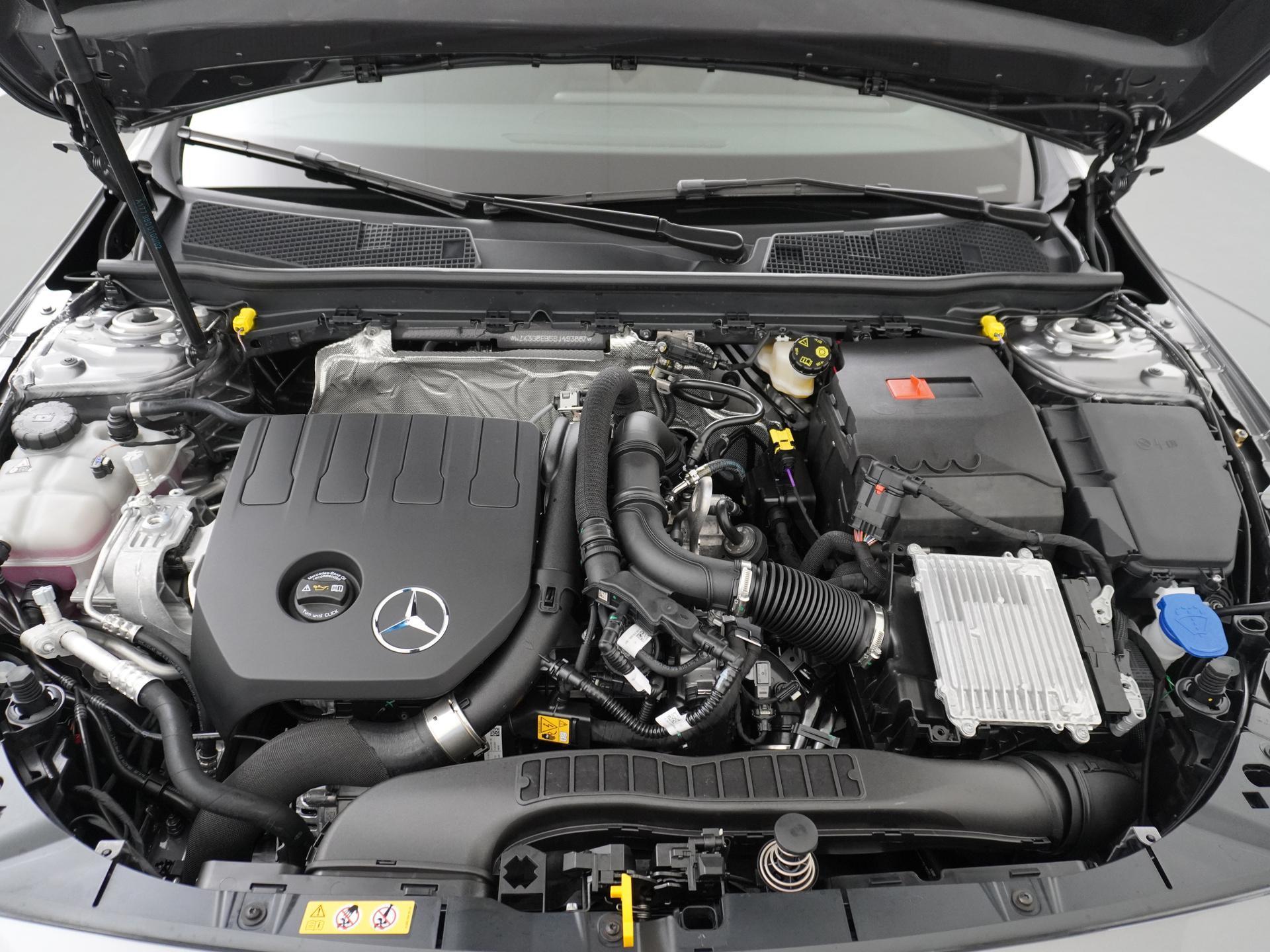 Mercedes-Benz A-Klasse 180 Star Edition AMG Line 21