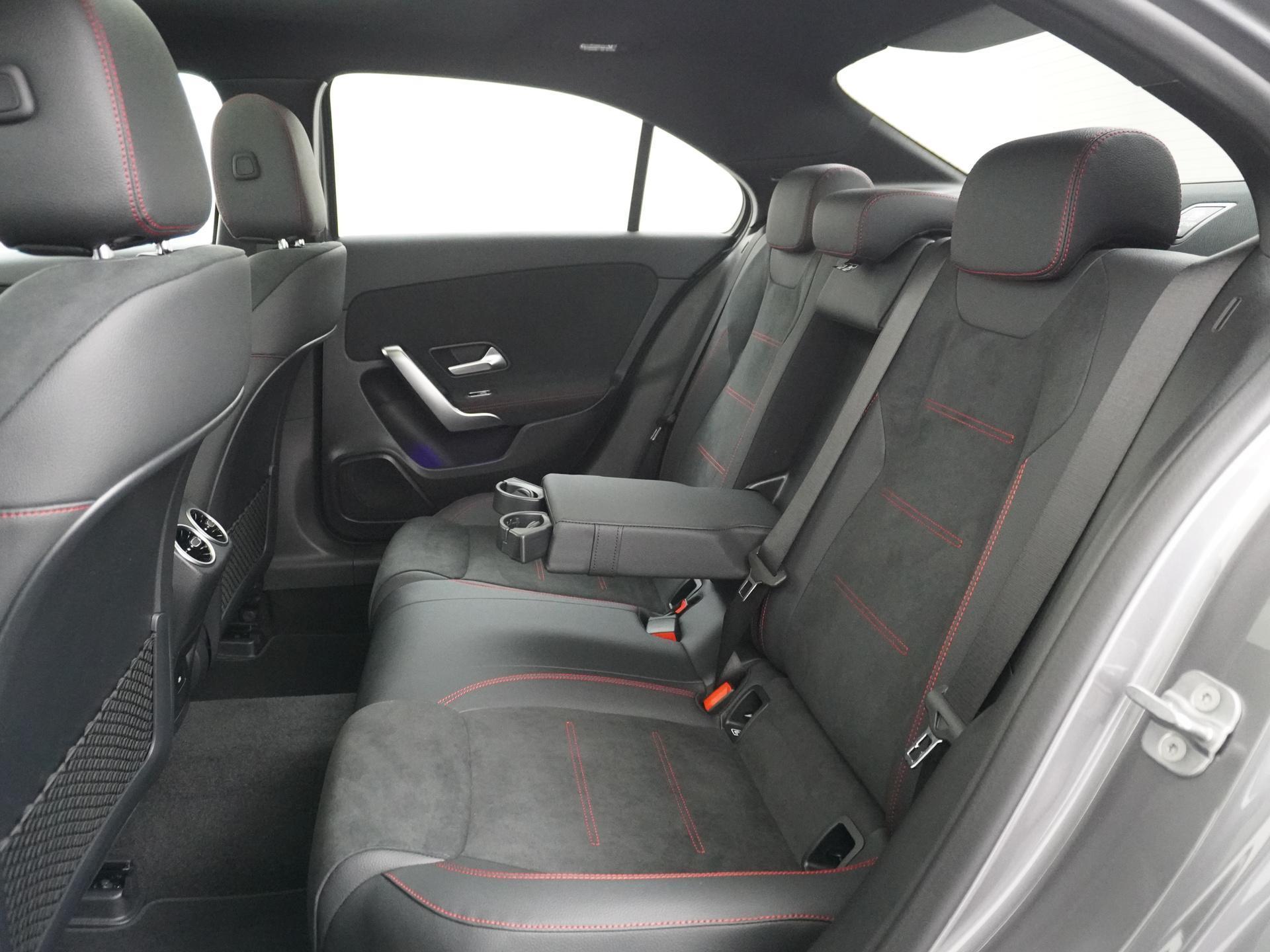 Mercedes-Benz A-Klasse 180 Star Edition AMG Line 24