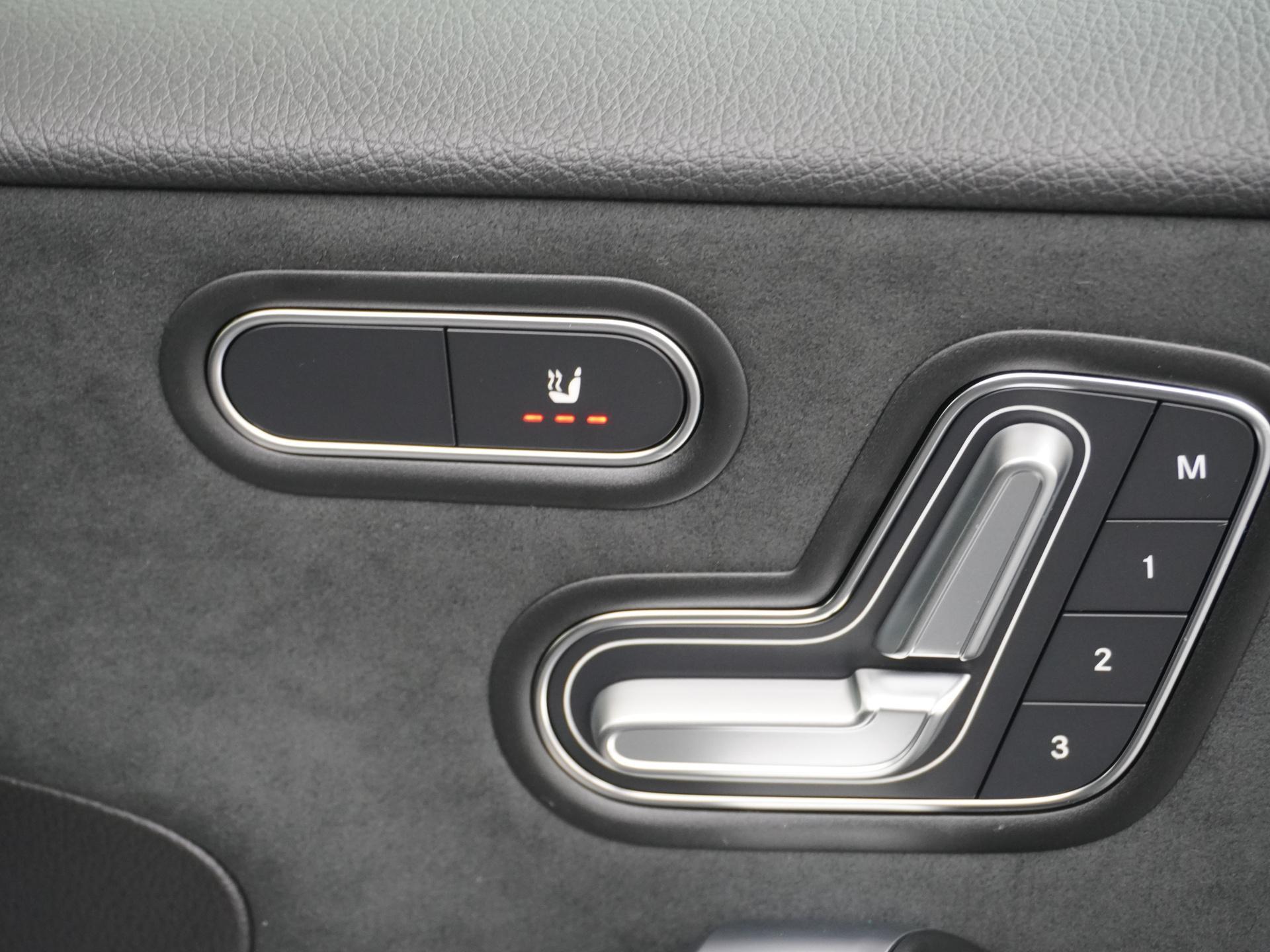 Mercedes-Benz A-Klasse 180 Star Edition AMG Line 53