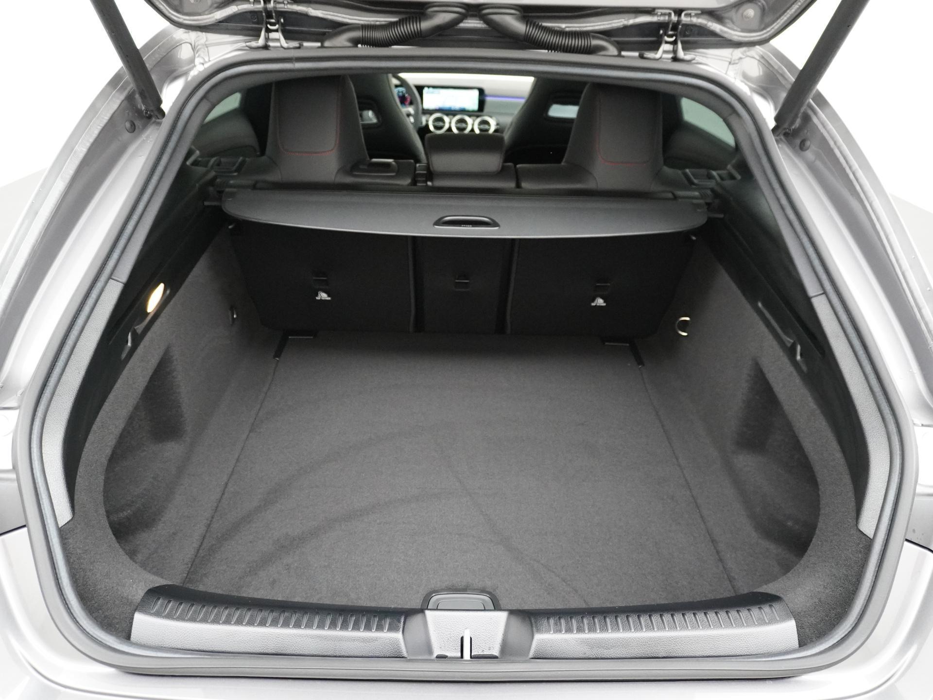 Mercedes-Benz CLA-Klasse Shooting Brake 180 Star Edition AMG Line 17