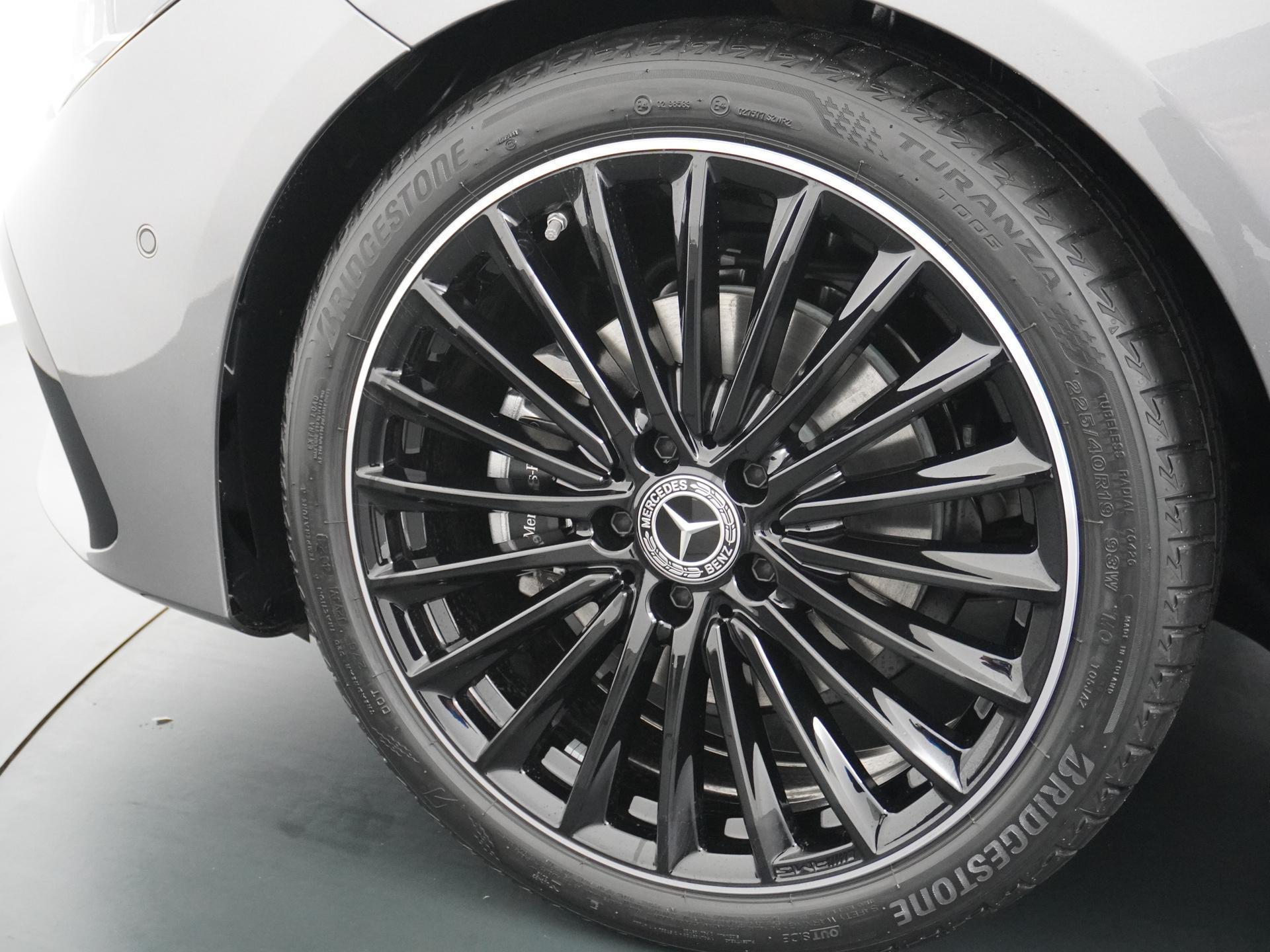 Mercedes-Benz CLA-Klasse Shooting Brake 180 Star Edition AMG Line 20