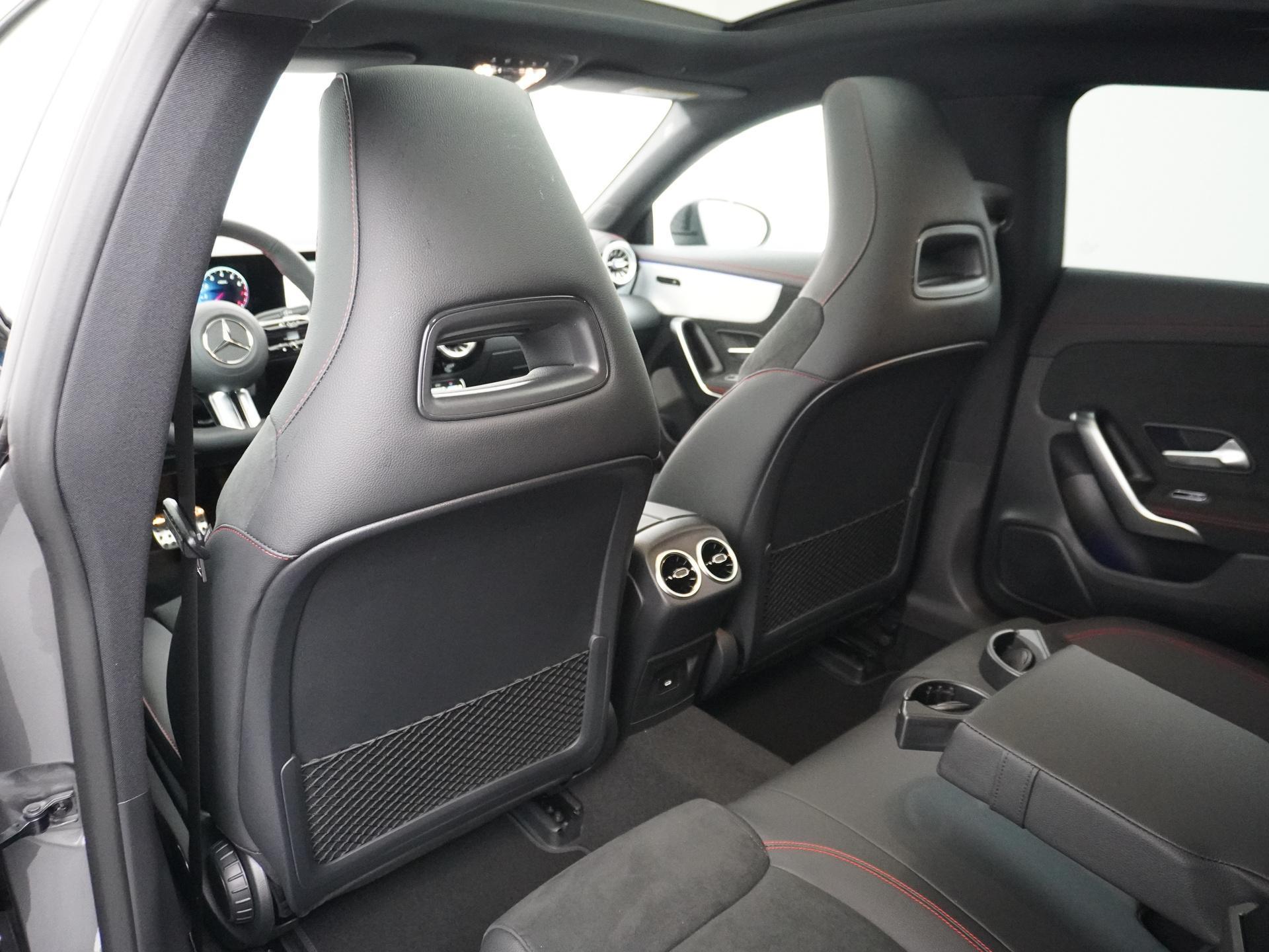 Mercedes-Benz CLA-Klasse Shooting Brake 180 Star Edition AMG Line 25