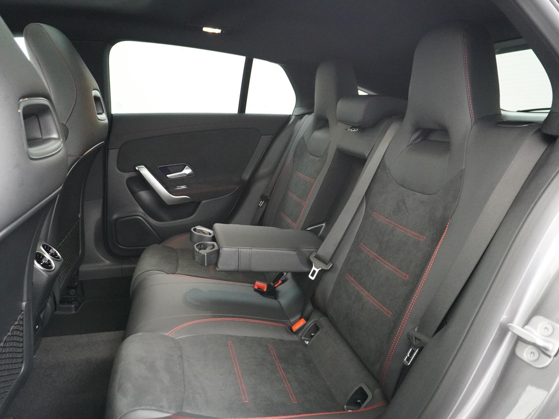 Mercedes-Benz CLA-Klasse Shooting Brake 180 Star Edition AMG Line 26