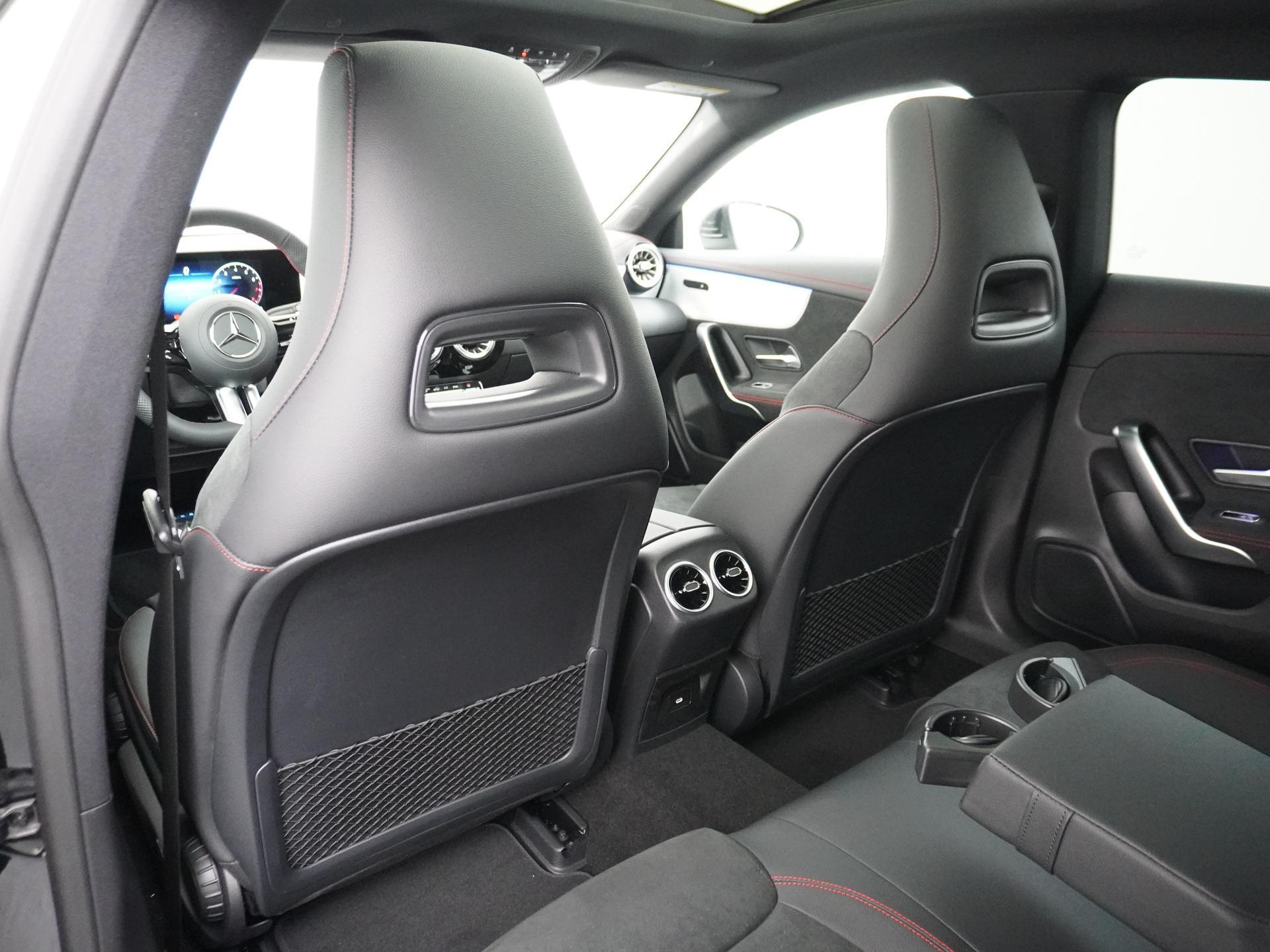 Mercedes-Benz CLA-Klasse Shooting Brake 180 Star Edition AMG Line 24