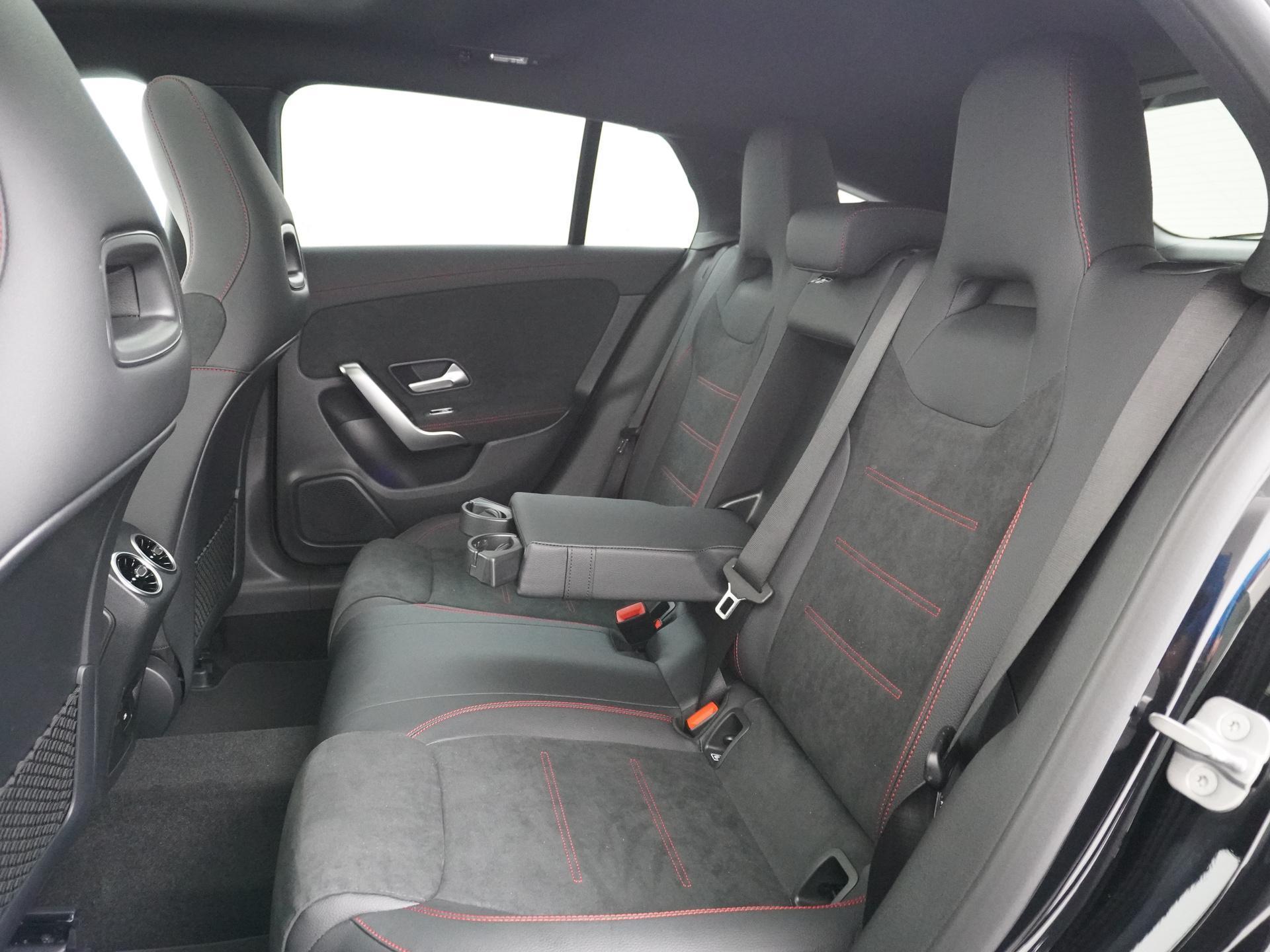 Mercedes-Benz CLA-Klasse Shooting Brake 180 Star Edition AMG Line 25