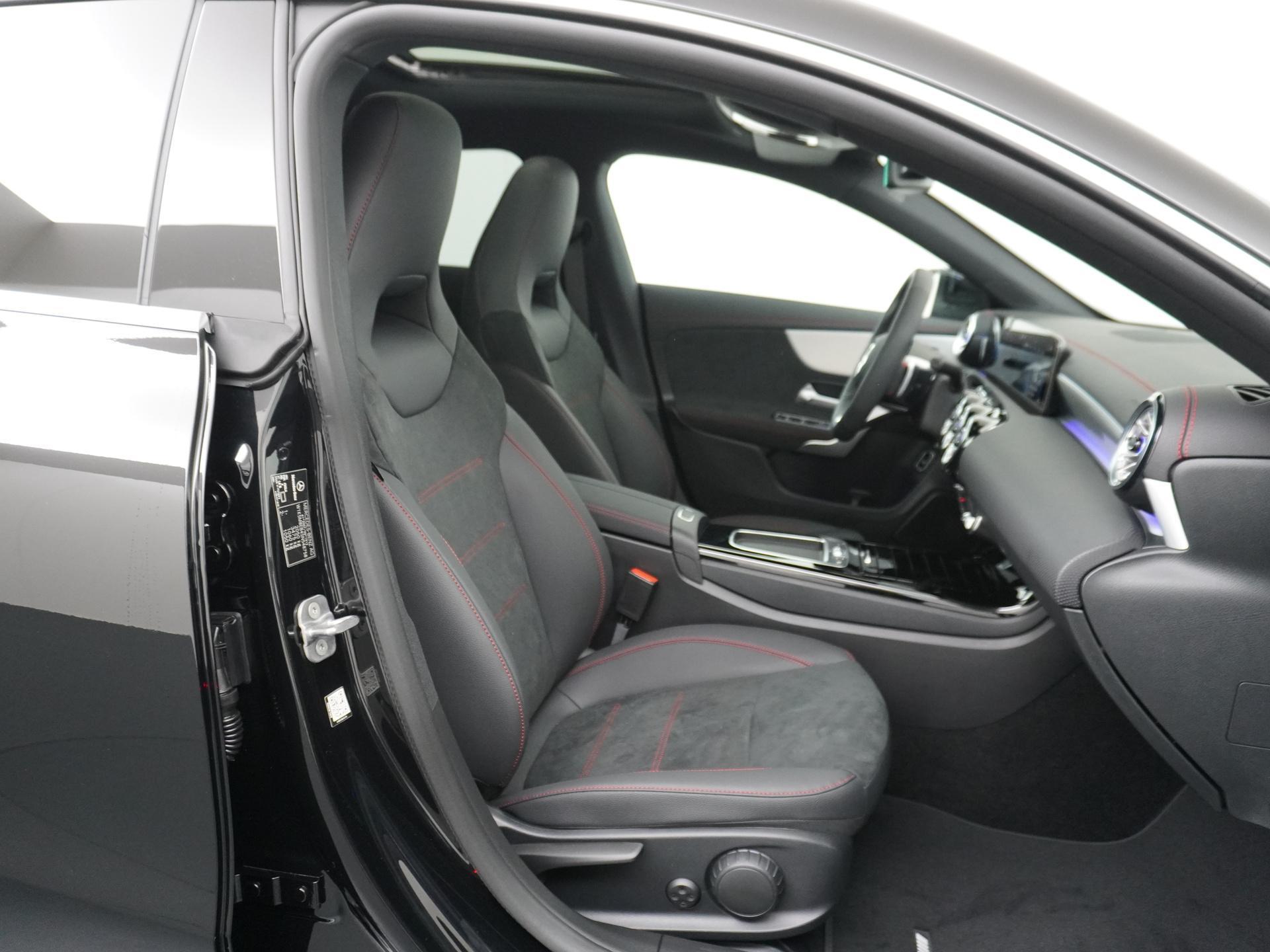 Mercedes-Benz CLA-Klasse Shooting Brake 180 Star Edition AMG Line 53