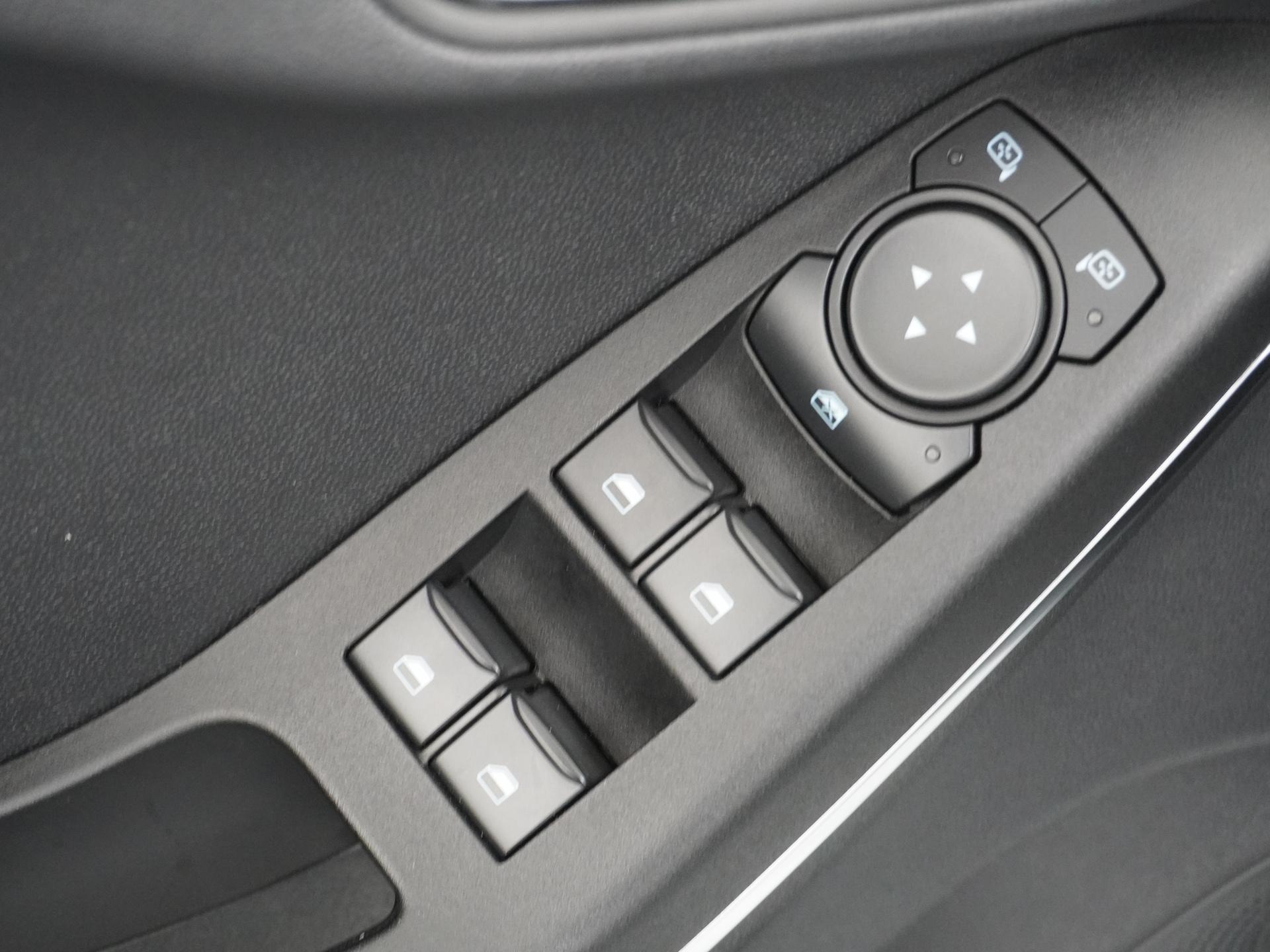 Ford Fiesta 1.0 EcoBoost Hybrid Titanium X 19