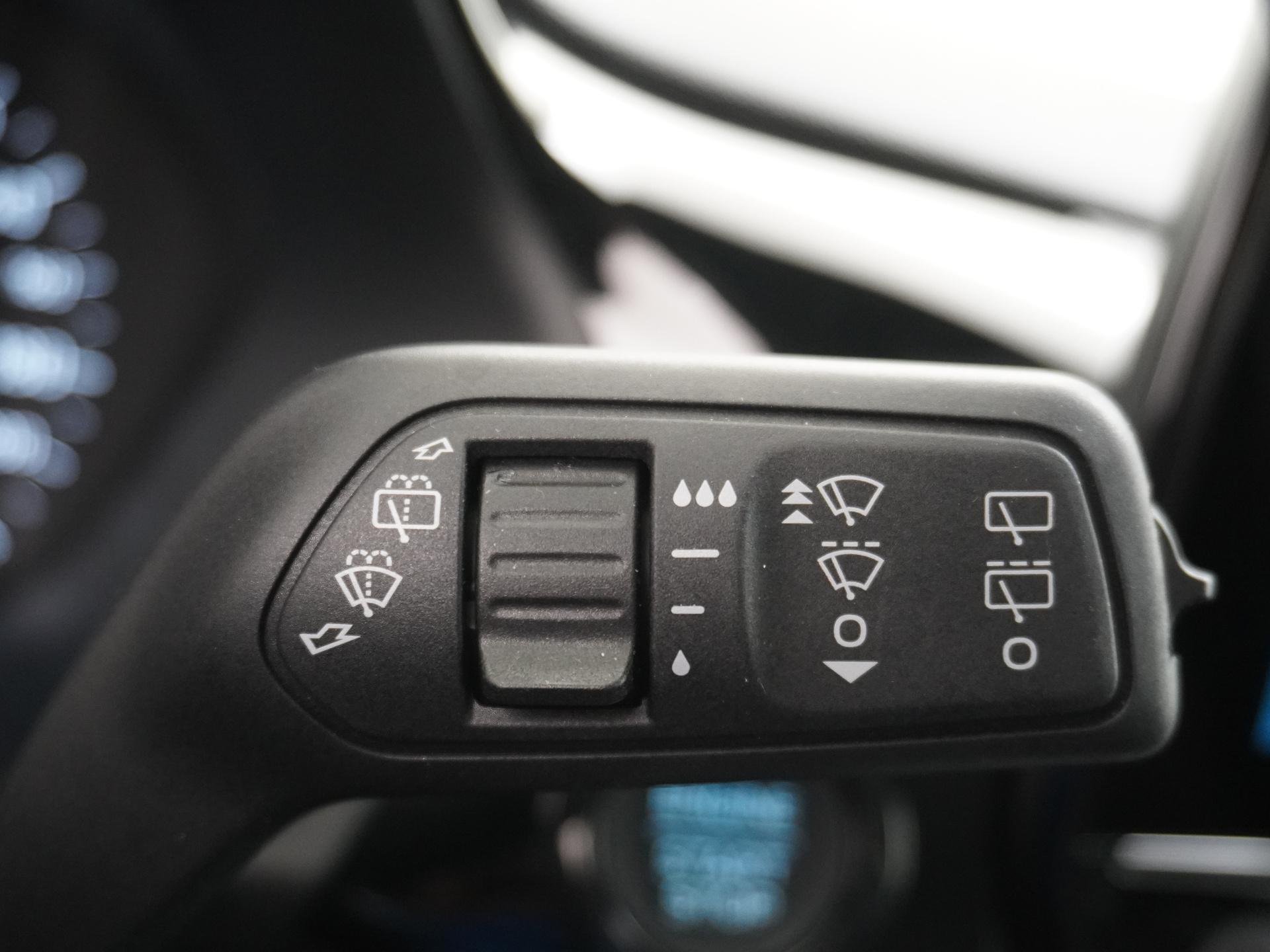 Ford Fiesta 1.0 EcoBoost Hybrid Titanium X 26