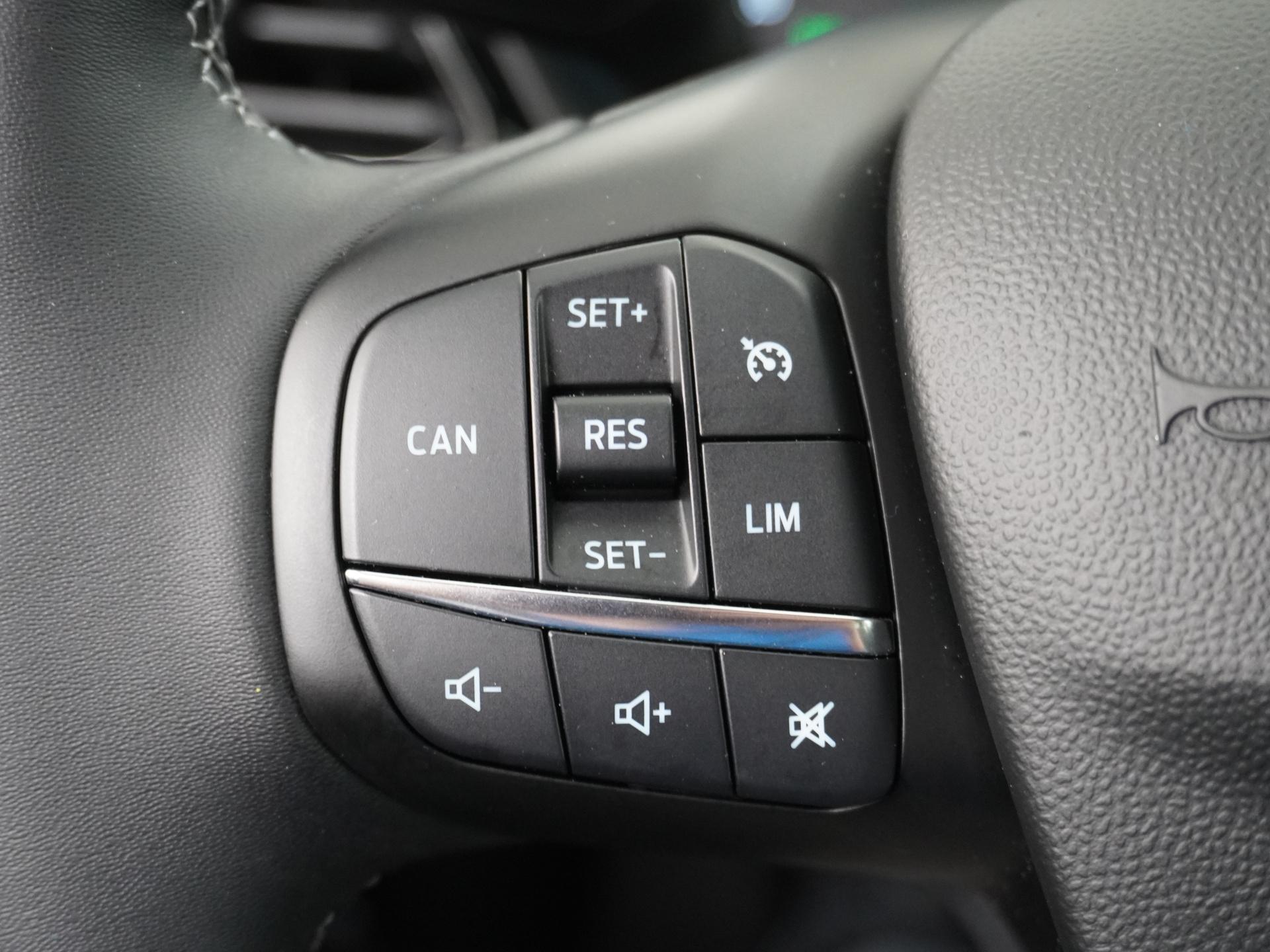 Ford Fiesta 1.0 EcoBoost Hybrid Titanium X 29