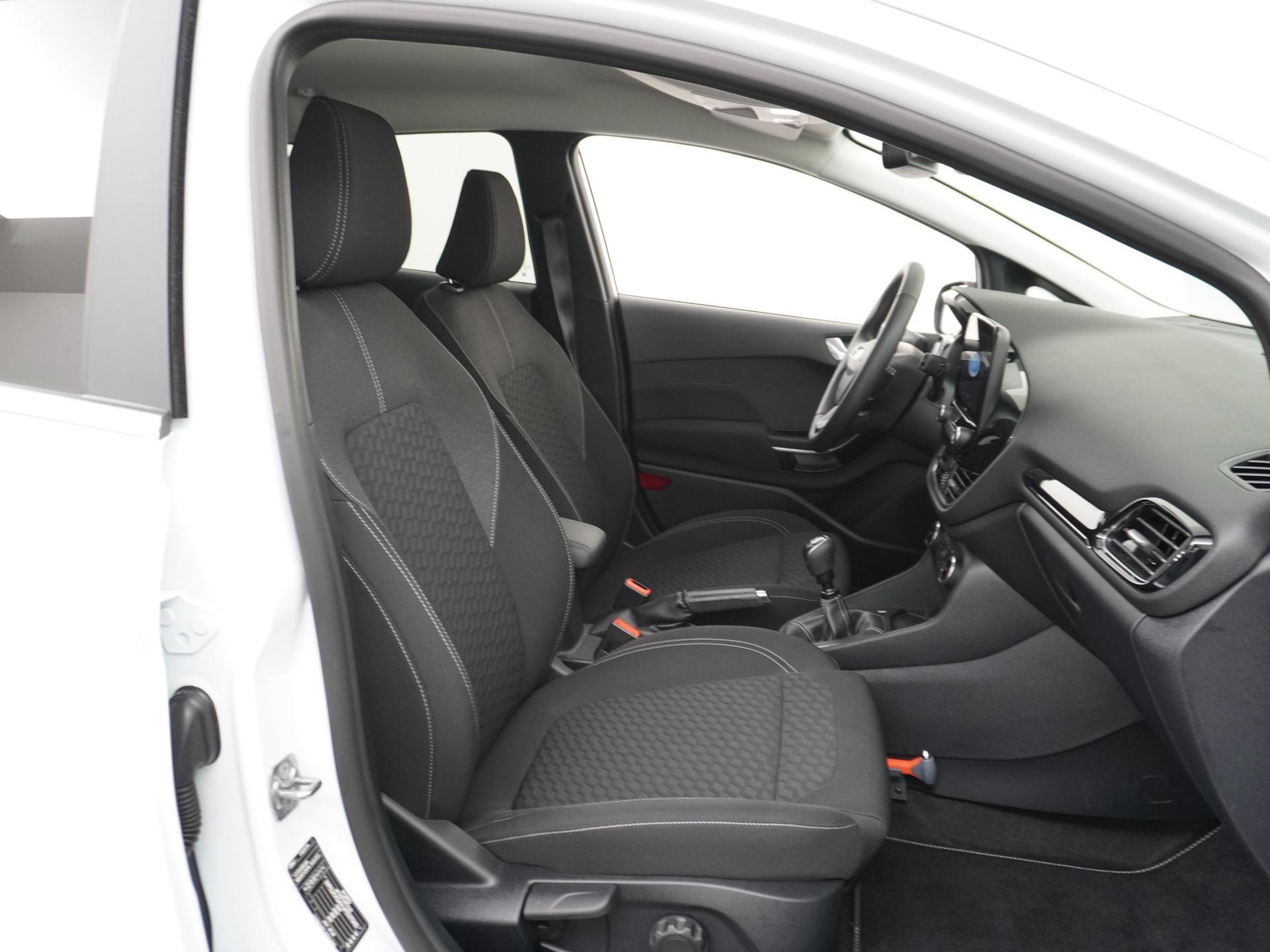 Ford Fiesta 1.0 EcoBoost Hybrid Titanium X 37