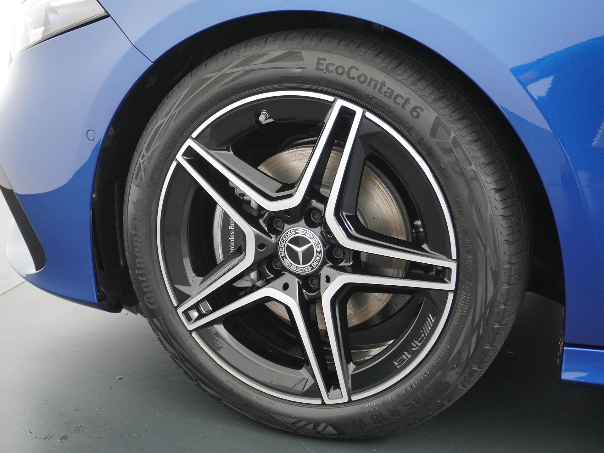 Mercedes-Benz A-Klasse 180 Star Edition AMG Line 17