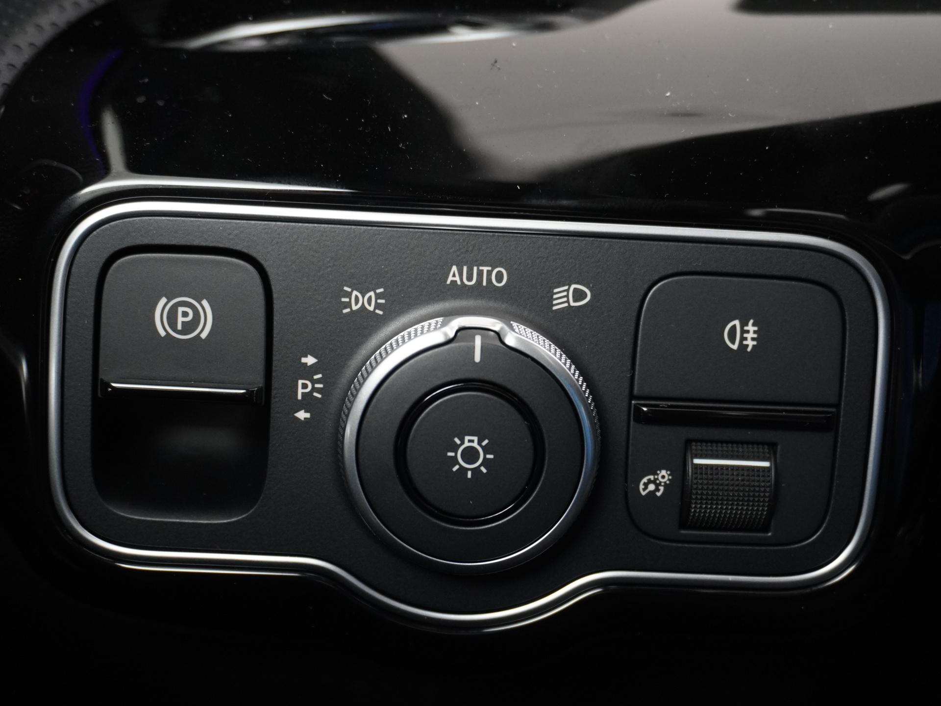 Mercedes-Benz A-Klasse 180 Star Edition AMG Line 26