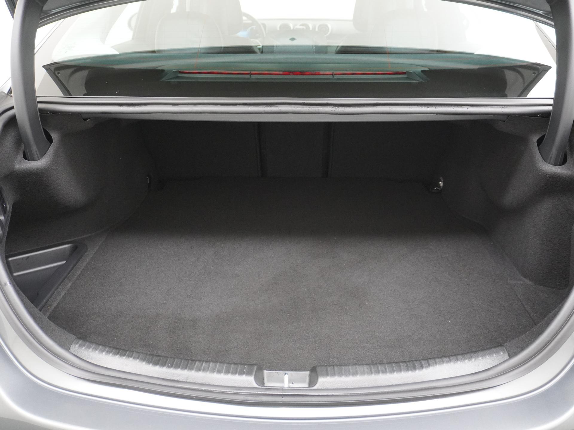 Mercedes-Benz C-Klasse 300 e Business Line Limited 14