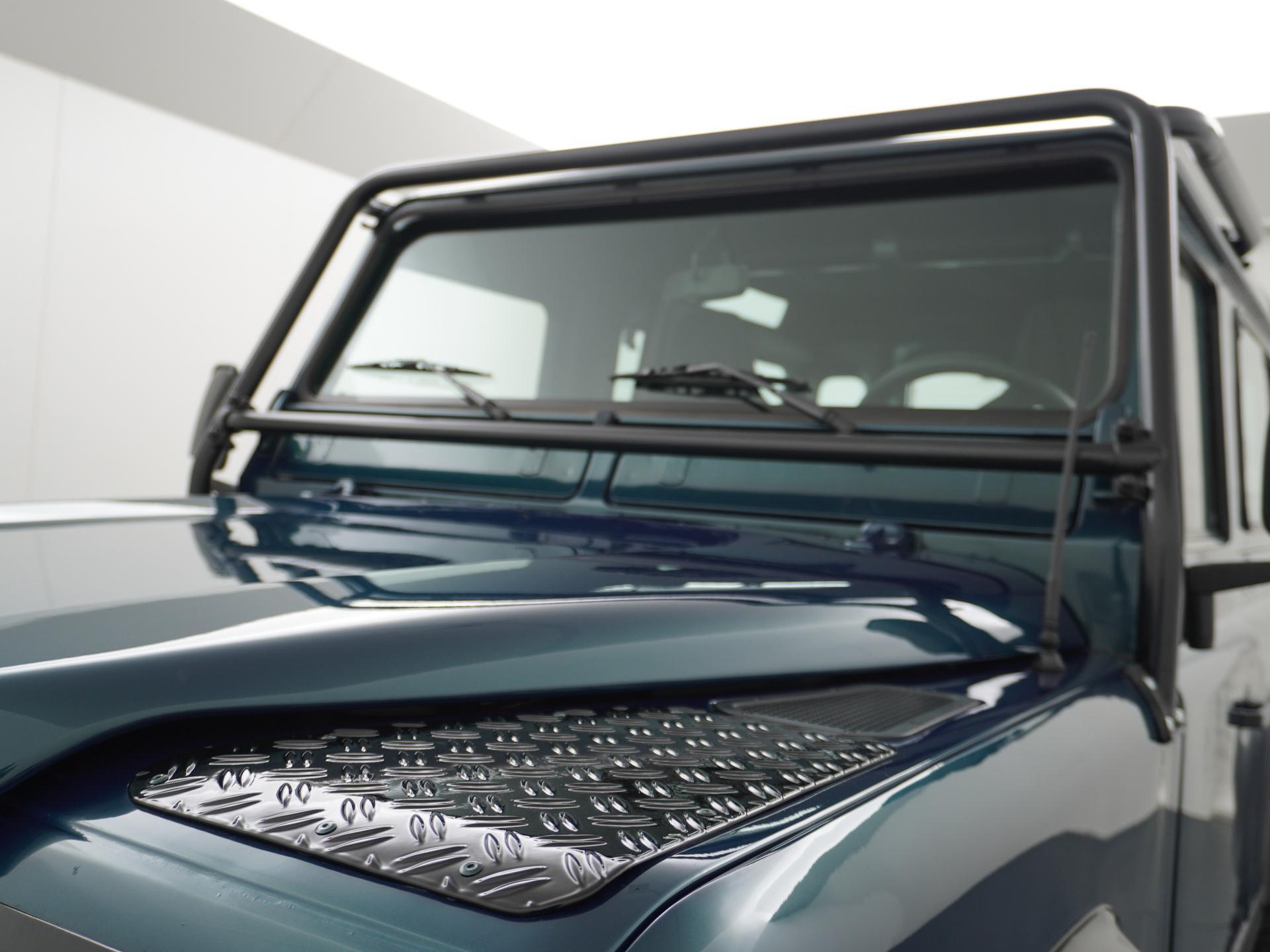 Land Rover Defender 3.9 90 Anniversary 13