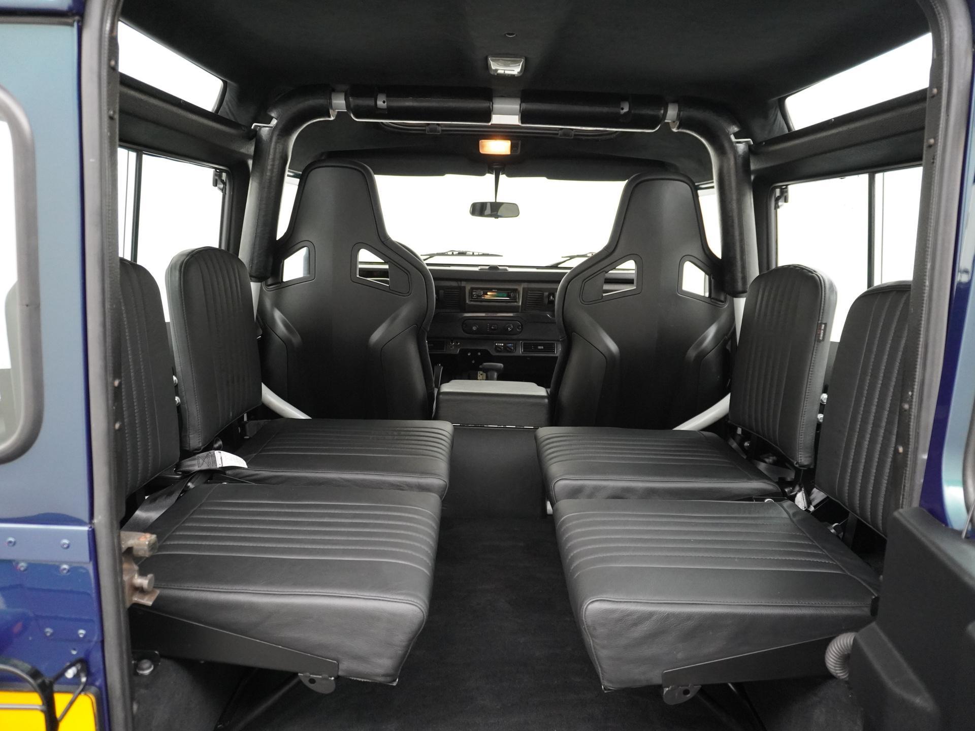 Land Rover Defender 3.9 90 Anniversary 15