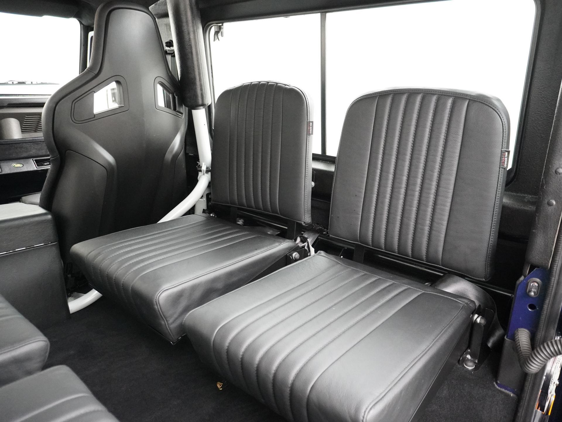 Land Rover Defender 3.9 90 Anniversary 18