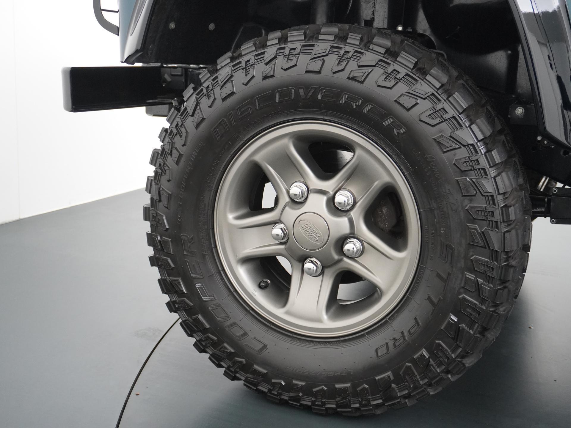 Land Rover Defender 3.9 90 Anniversary 19