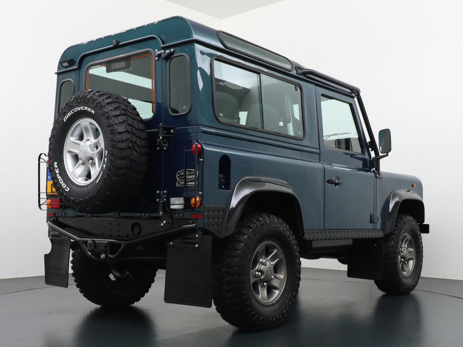 Land Rover Defender 3.9 90 Anniversary 2