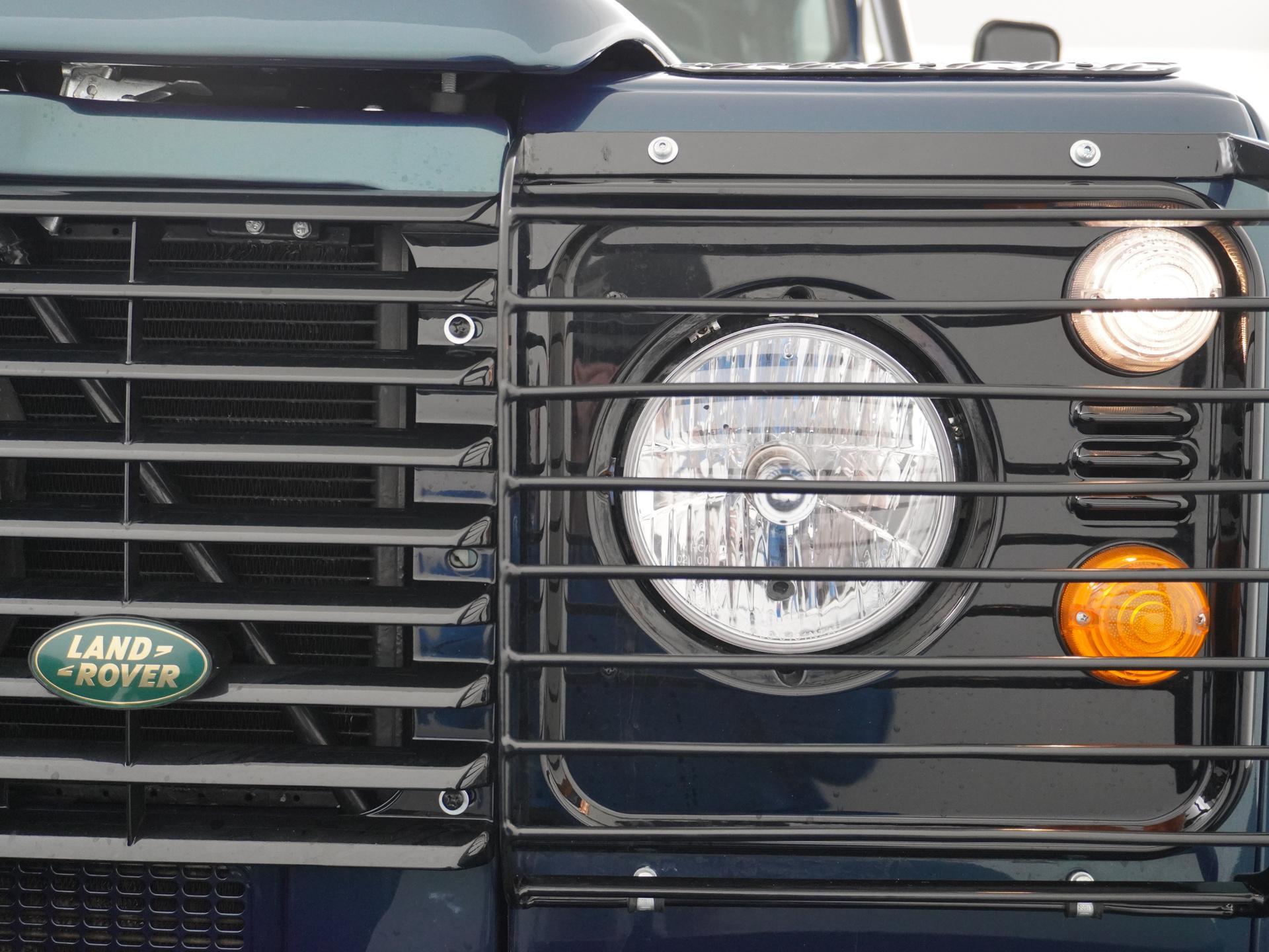 Land Rover Defender 3.9 90 Anniversary 20