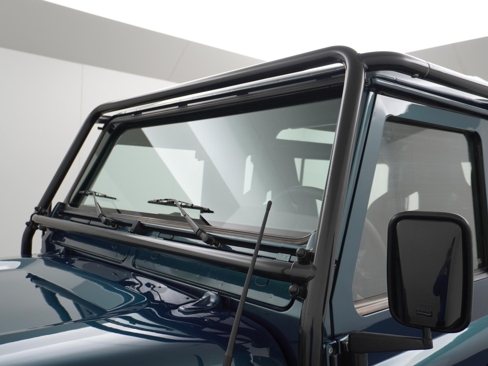 Land Rover Defender 3.9 90 Anniversary 24