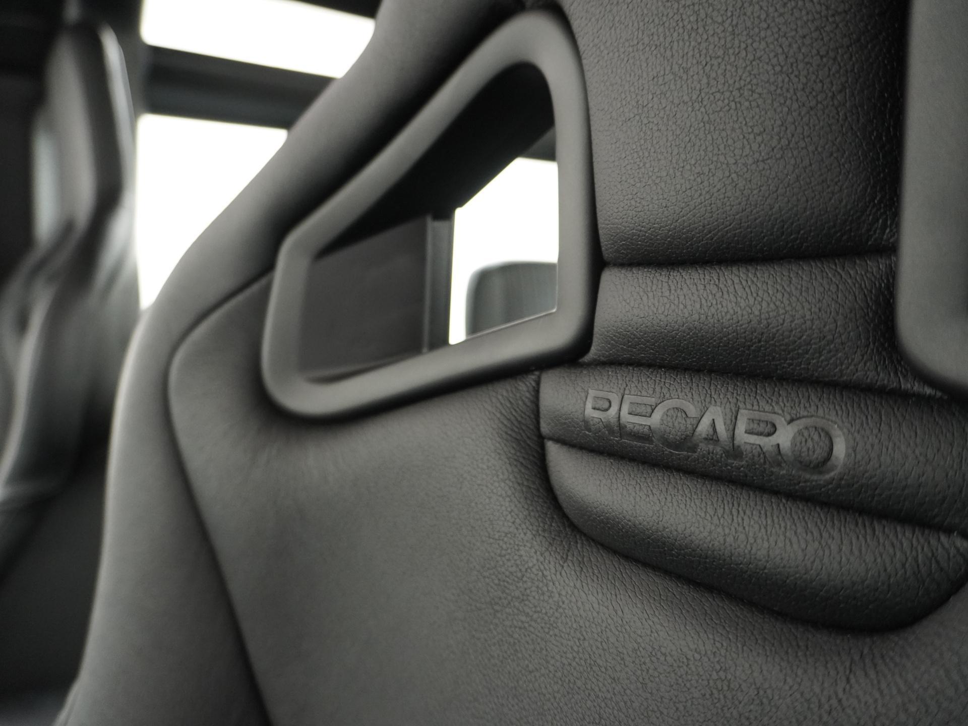 Land Rover Defender 3.9 90 Anniversary 26