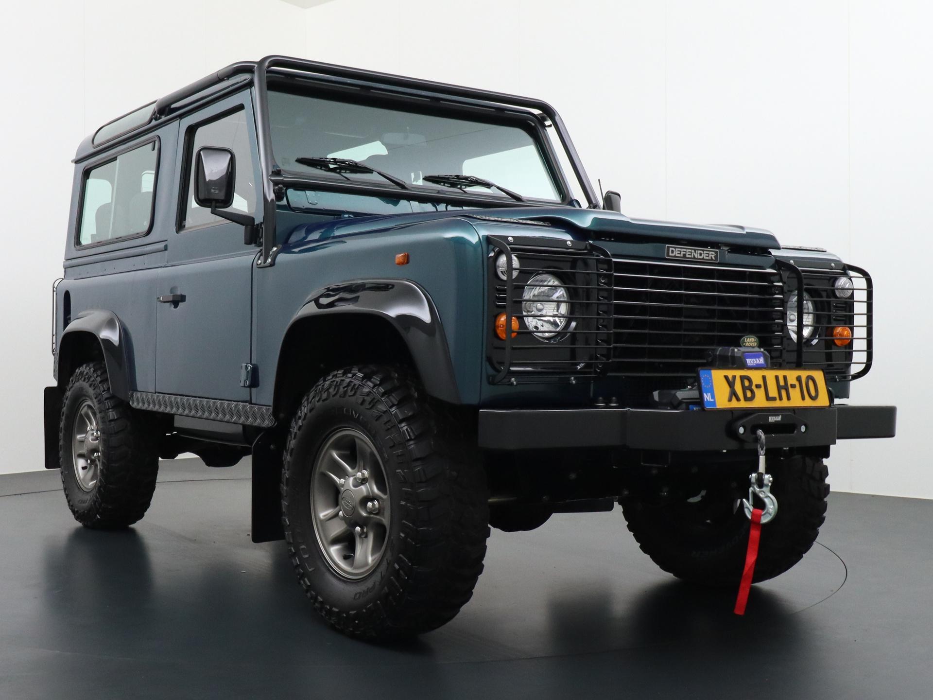 Land Rover Defender 3.9 90 Anniversary 3