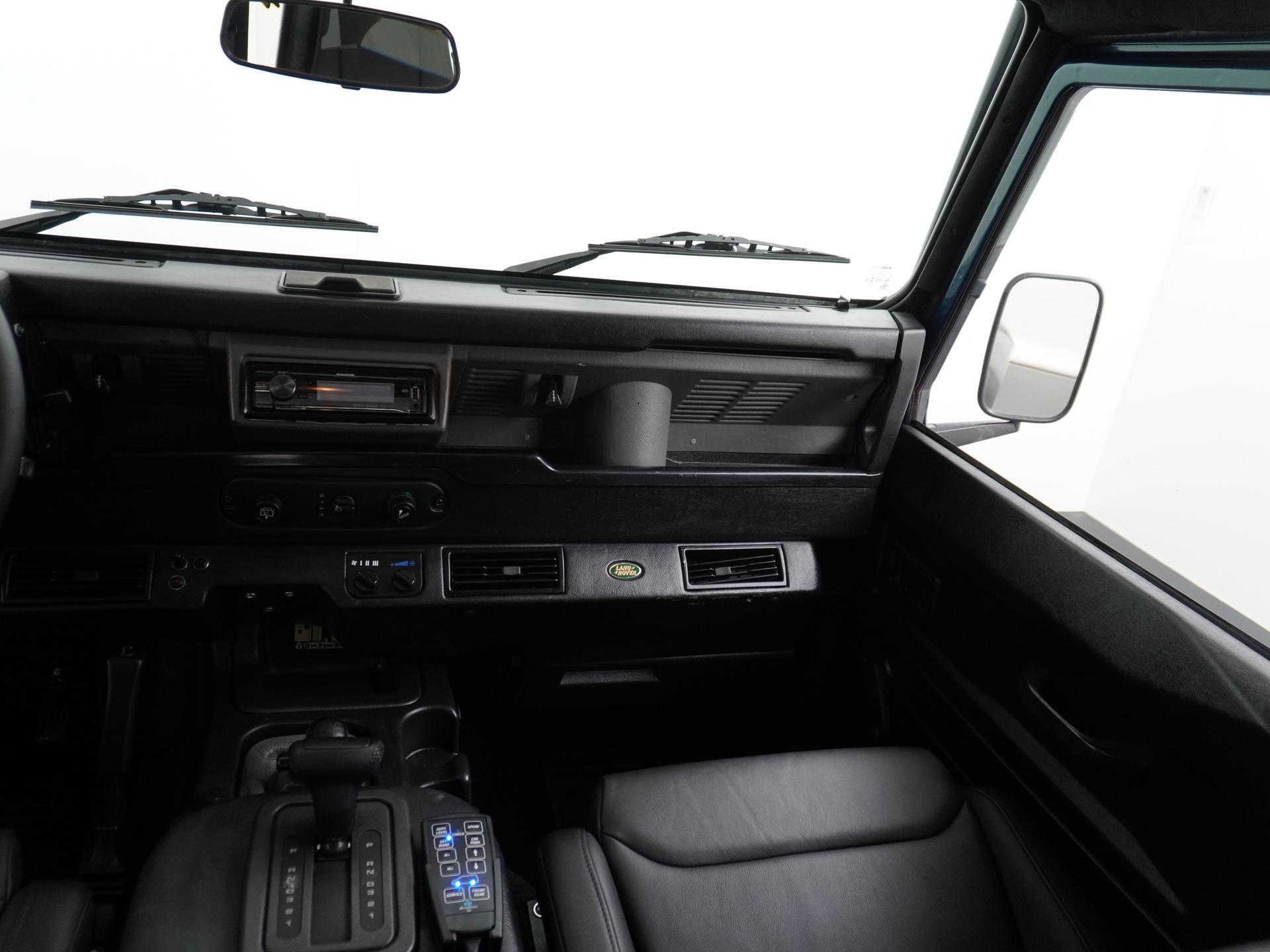 Land Rover Defender 3.9 90 Anniversary 30