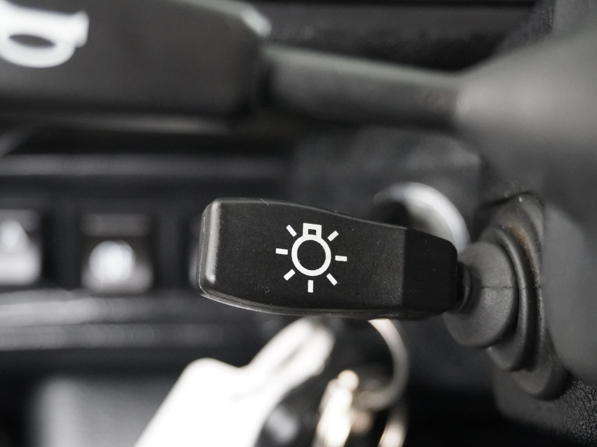 Land Rover Defender 3.9 90 Anniversary 35