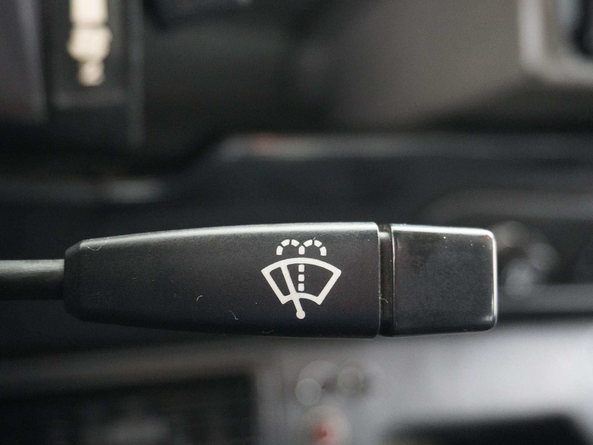 Land Rover Defender 3.9 90 Anniversary 36