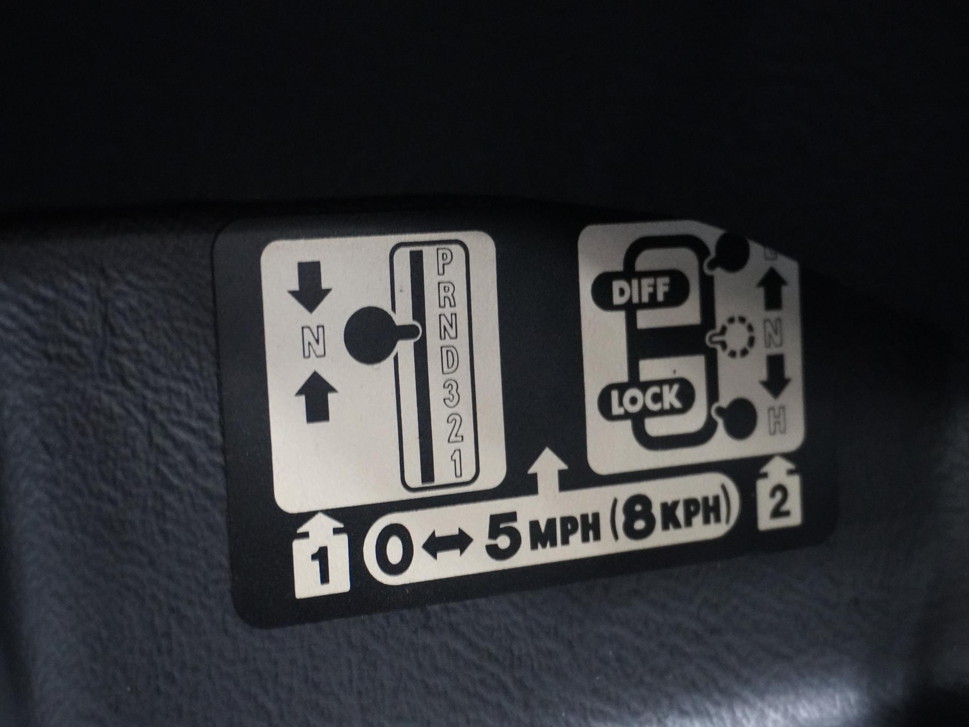 Land Rover Defender 3.9 90 Anniversary 42