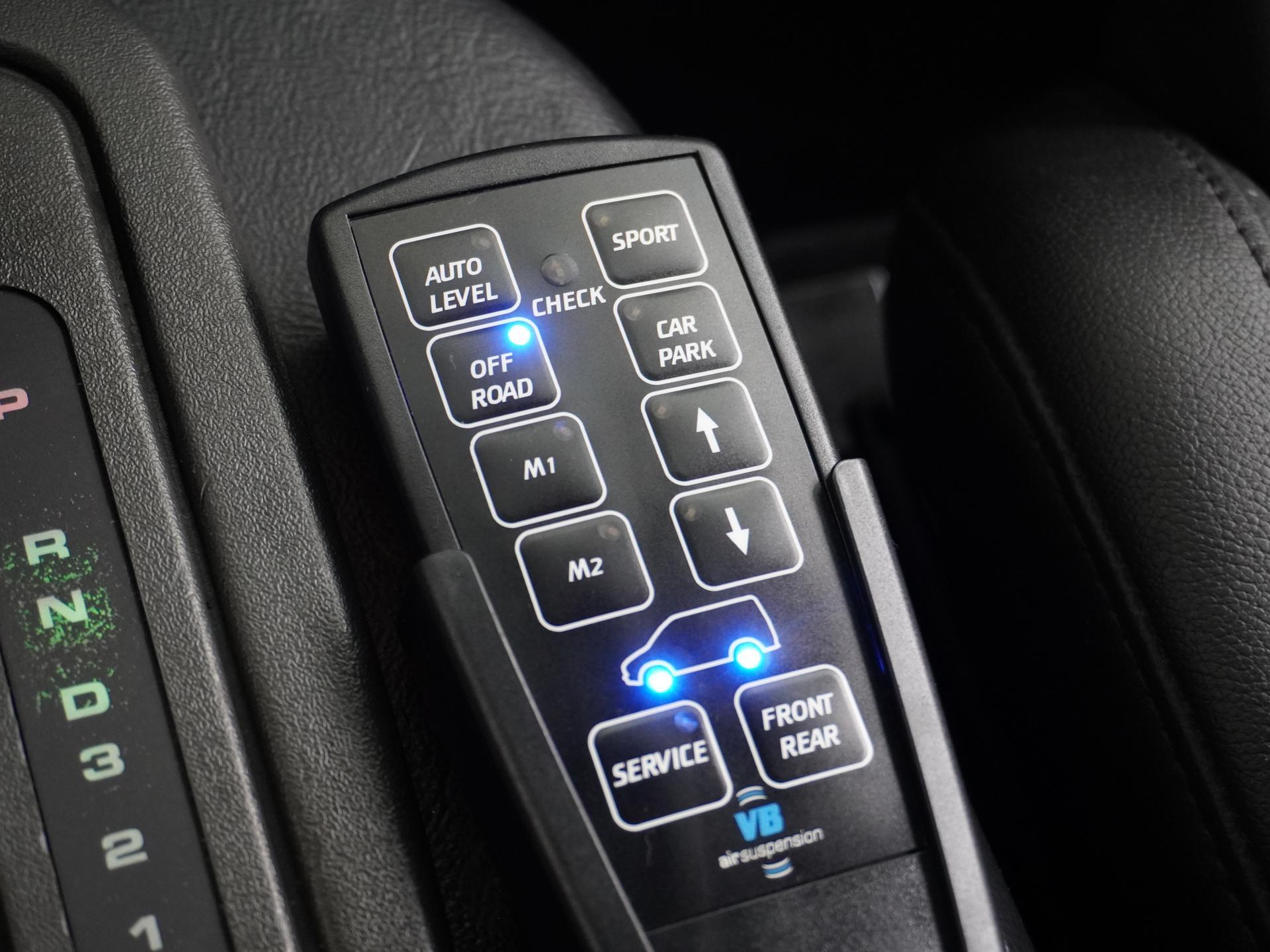 Land Rover Defender 3.9 90 Anniversary 44