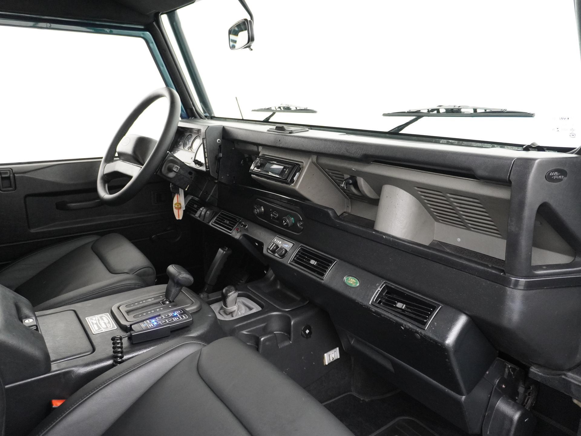 Land Rover Defender 3.9 90 Anniversary 46