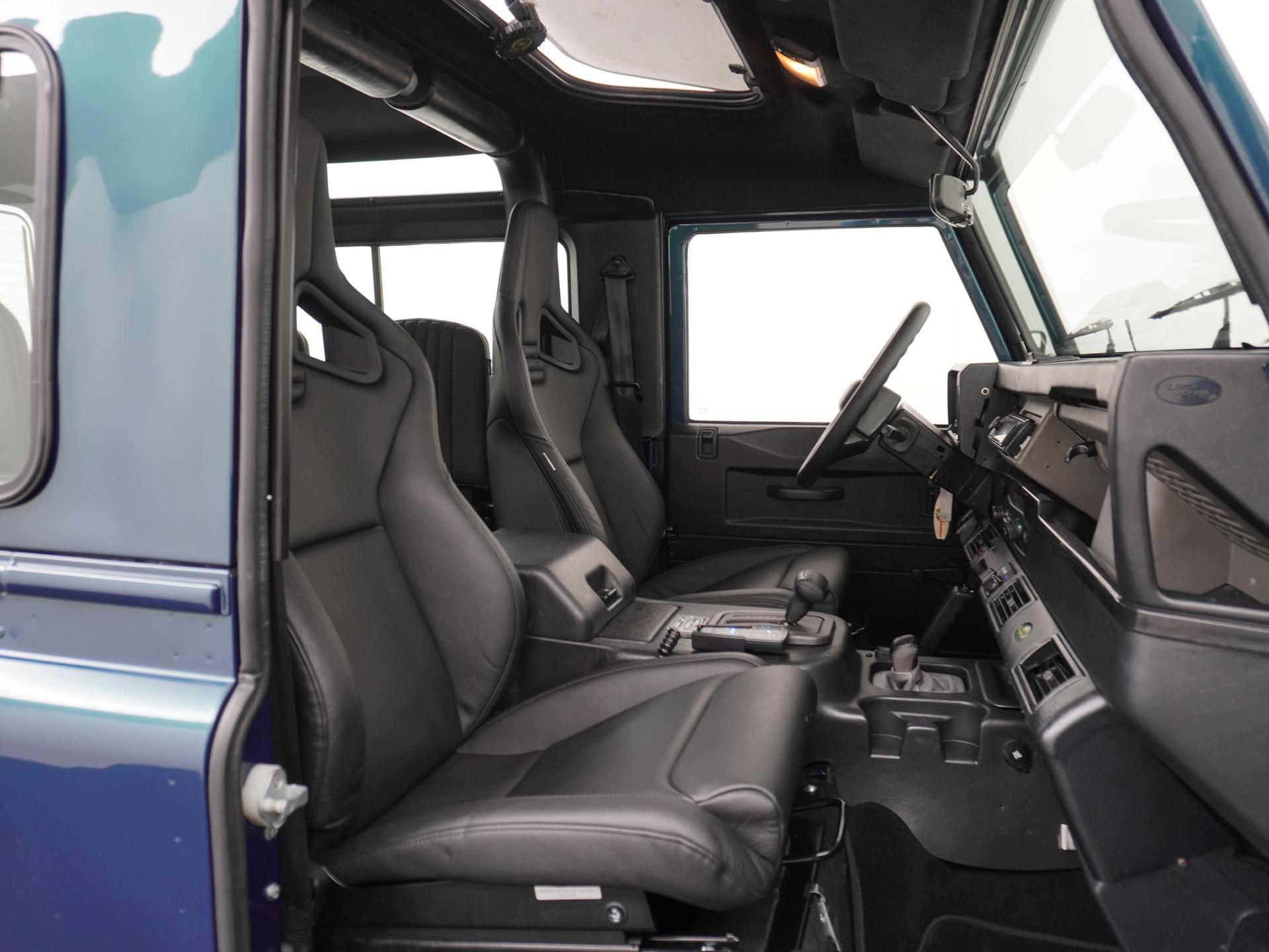 Land Rover Defender 3.9 90 Anniversary 47