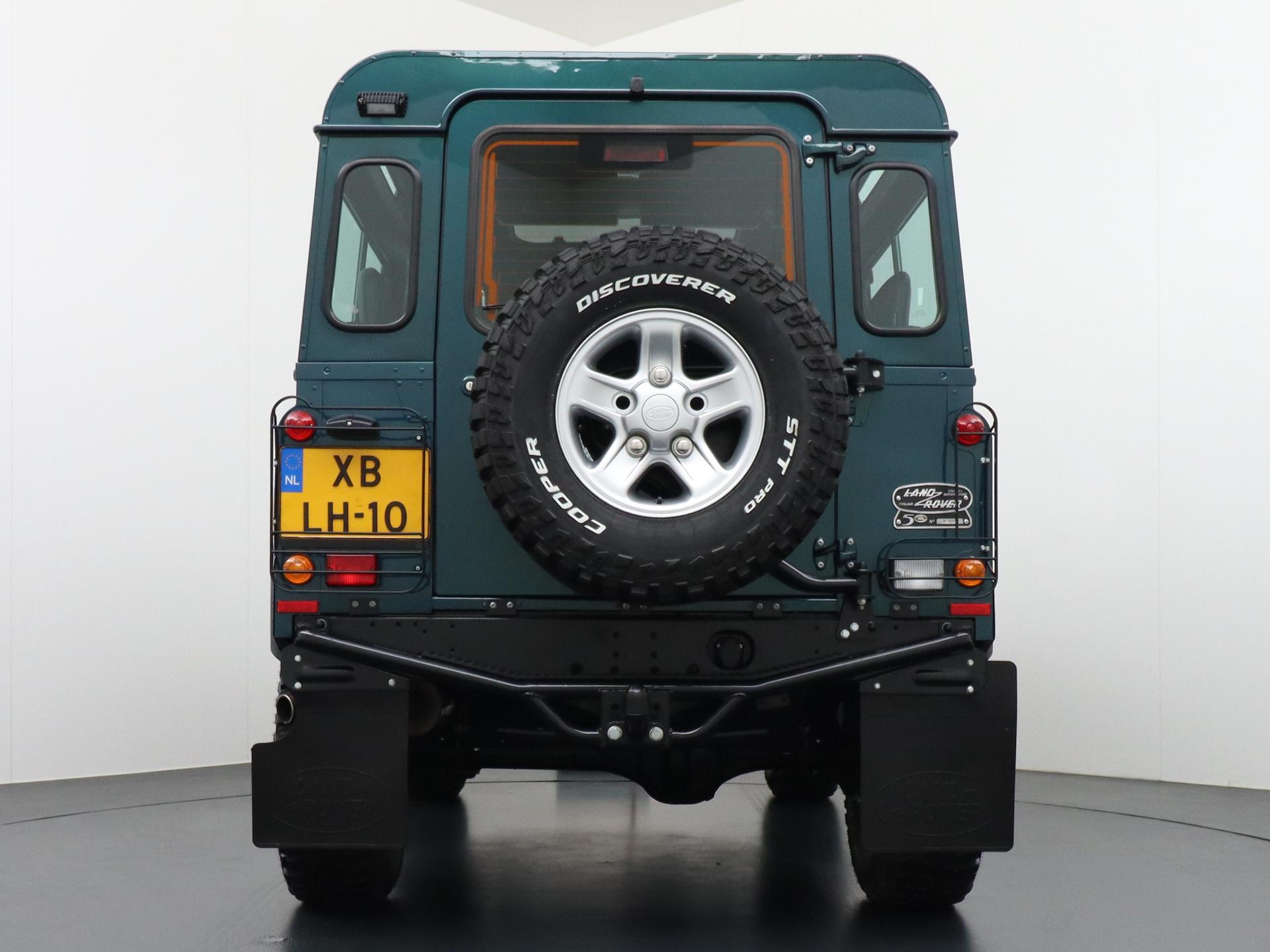 Land Rover Defender 3.9 90 Anniversary 48