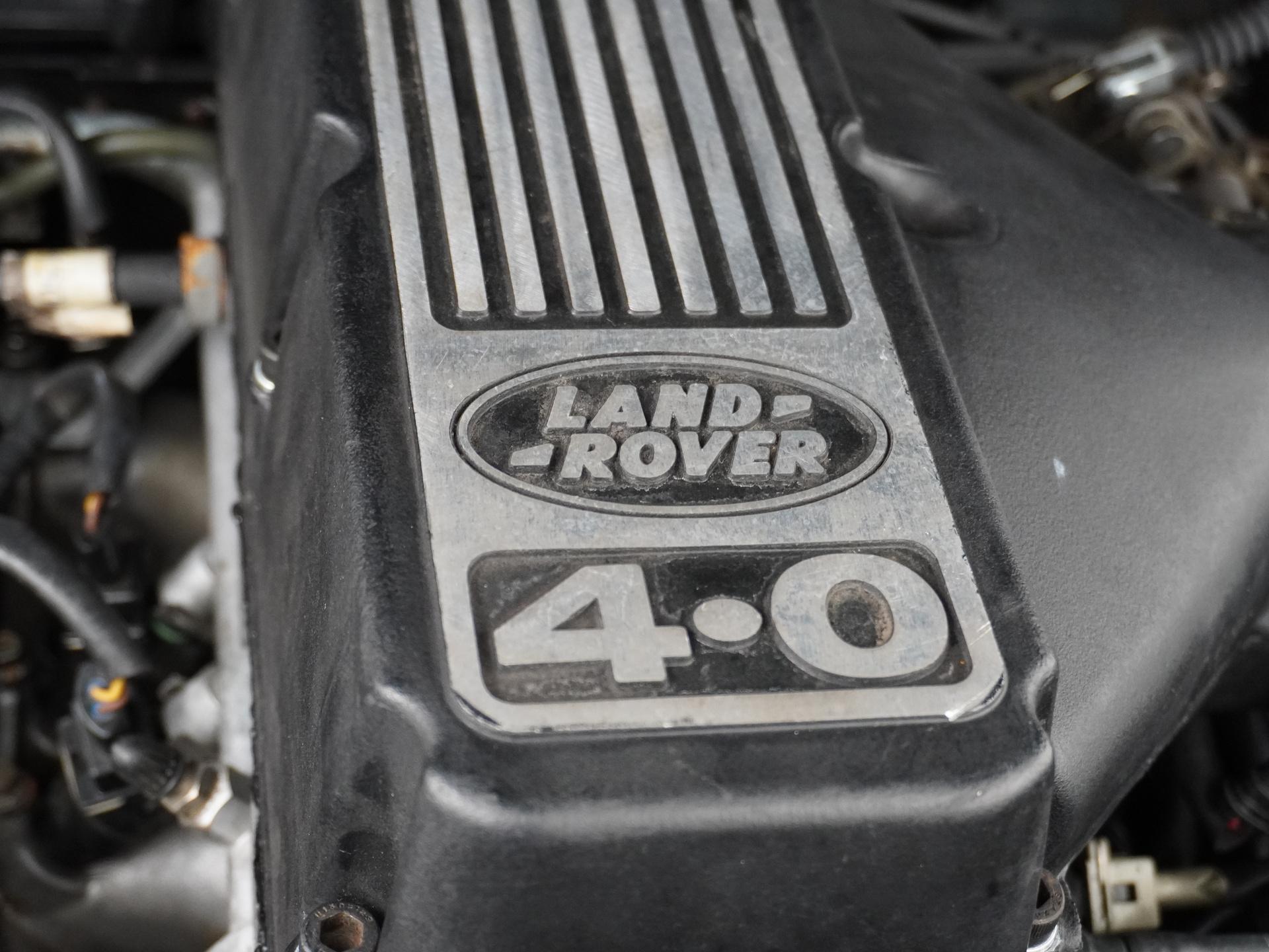 Land Rover Defender 3.9 90 Anniversary 6