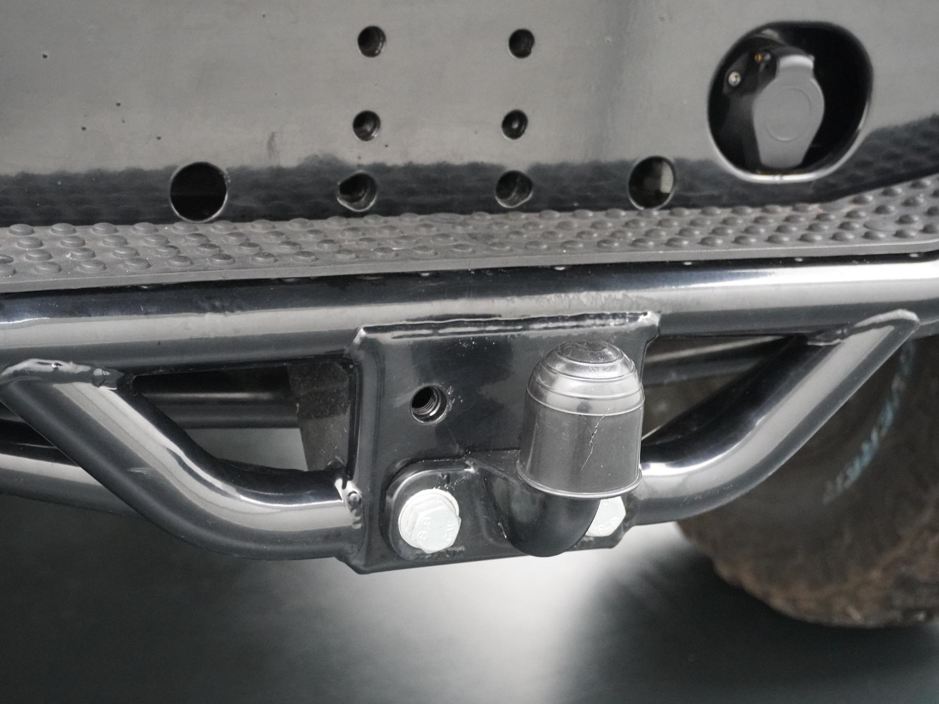 Land Rover Defender 3.9 90 Anniversary 8