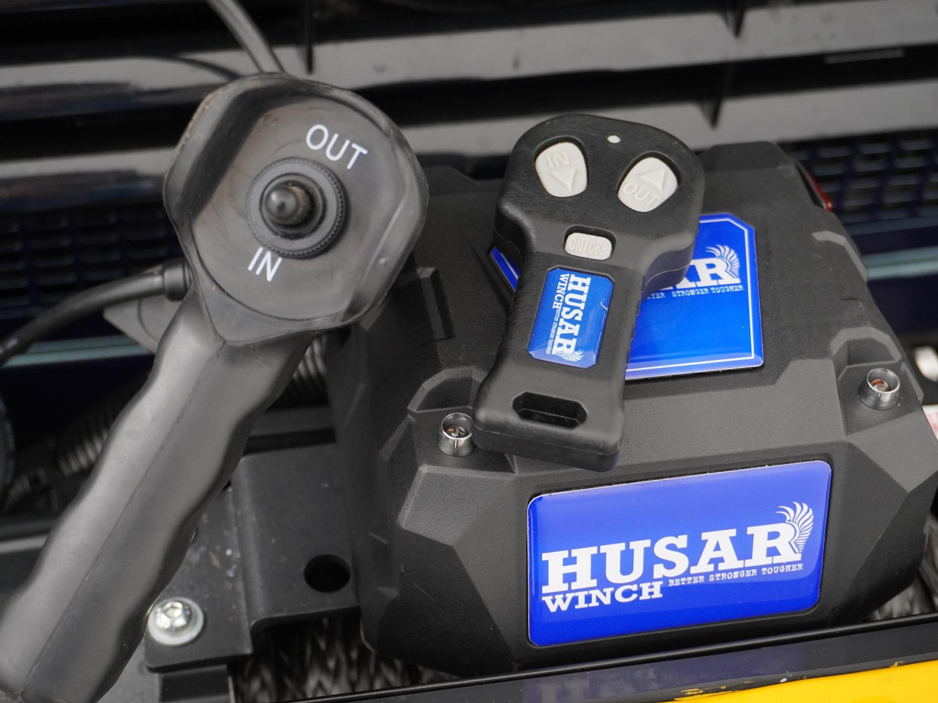 Land Rover Defender 3.9 90 Anniversary 9