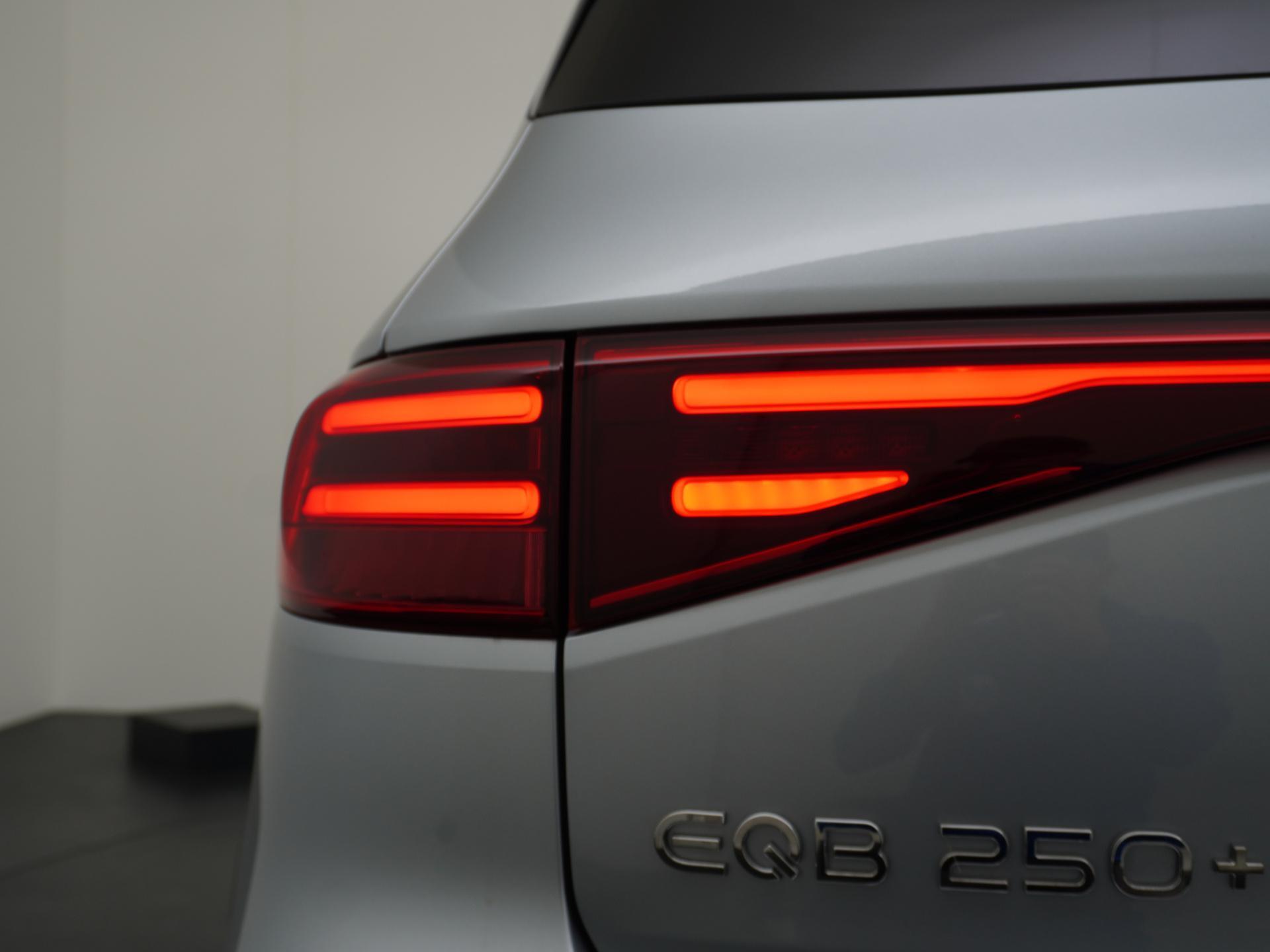 Mercedes-Benz EQB 250+ Business Line 71 kWh Accu 11