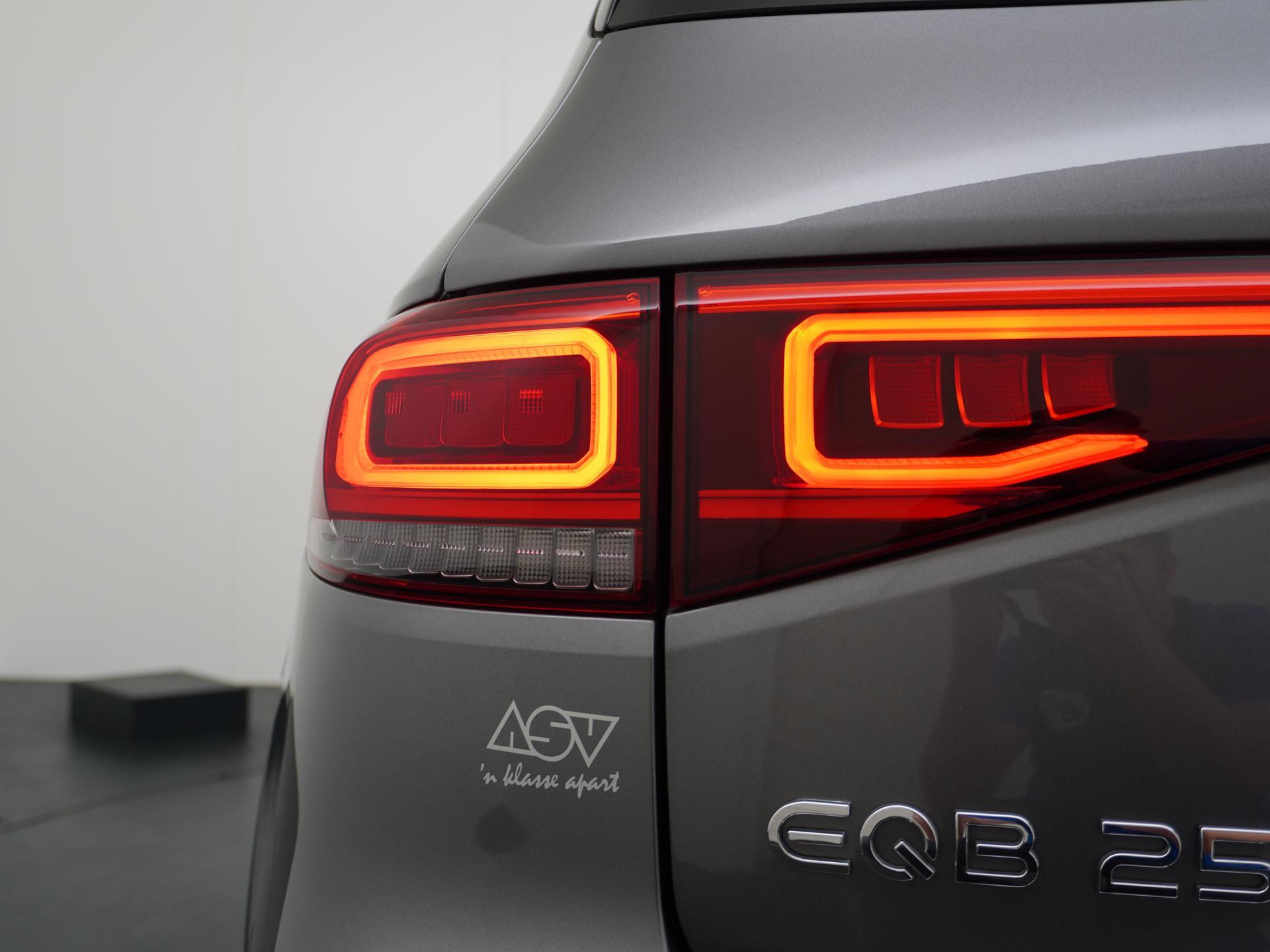 Mercedes-Benz EQB 250 AMG Line 7p. 67 kWh 19