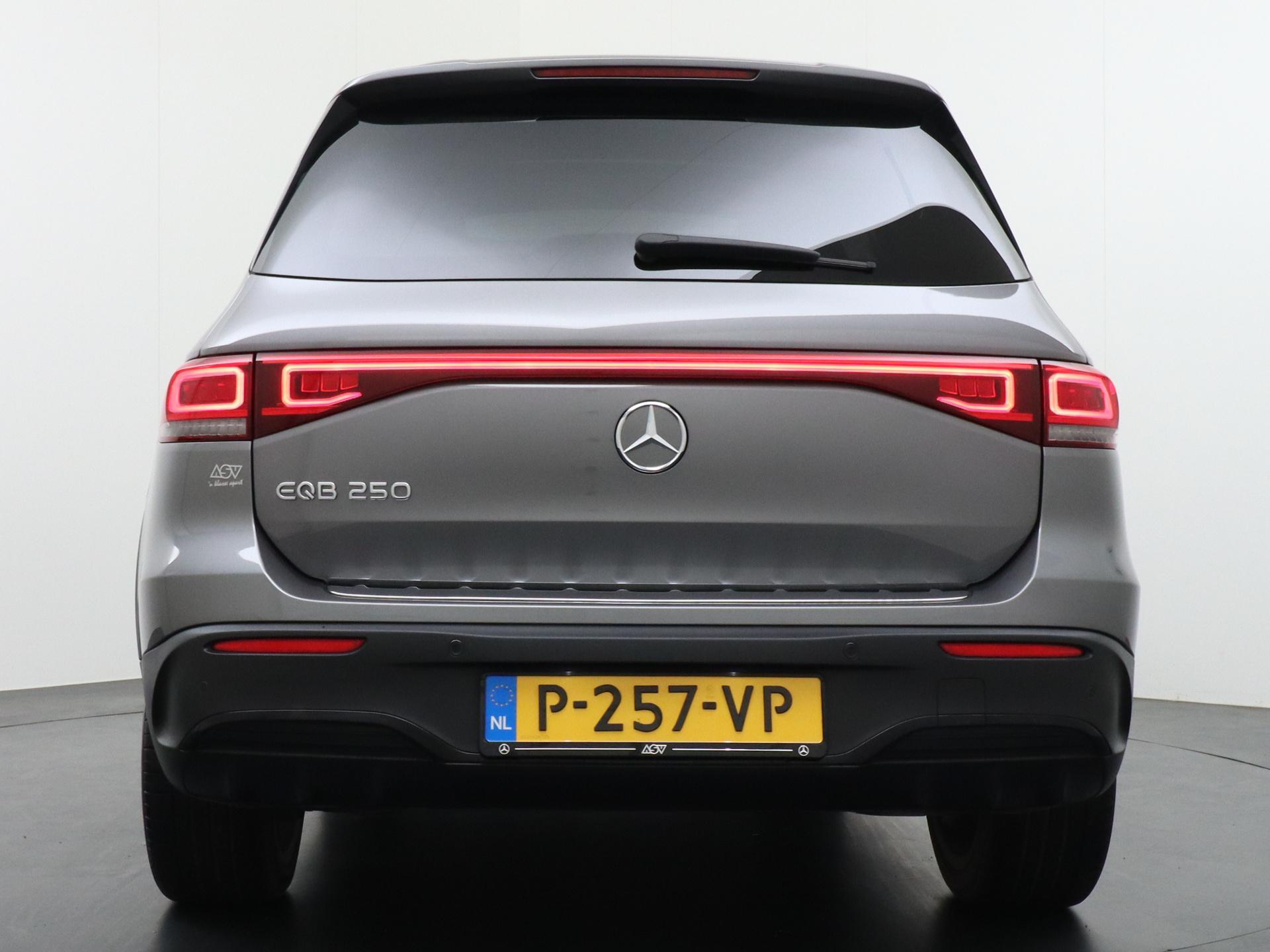 Mercedes-Benz EQB 250 AMG Line 7p. 67 kWh 6