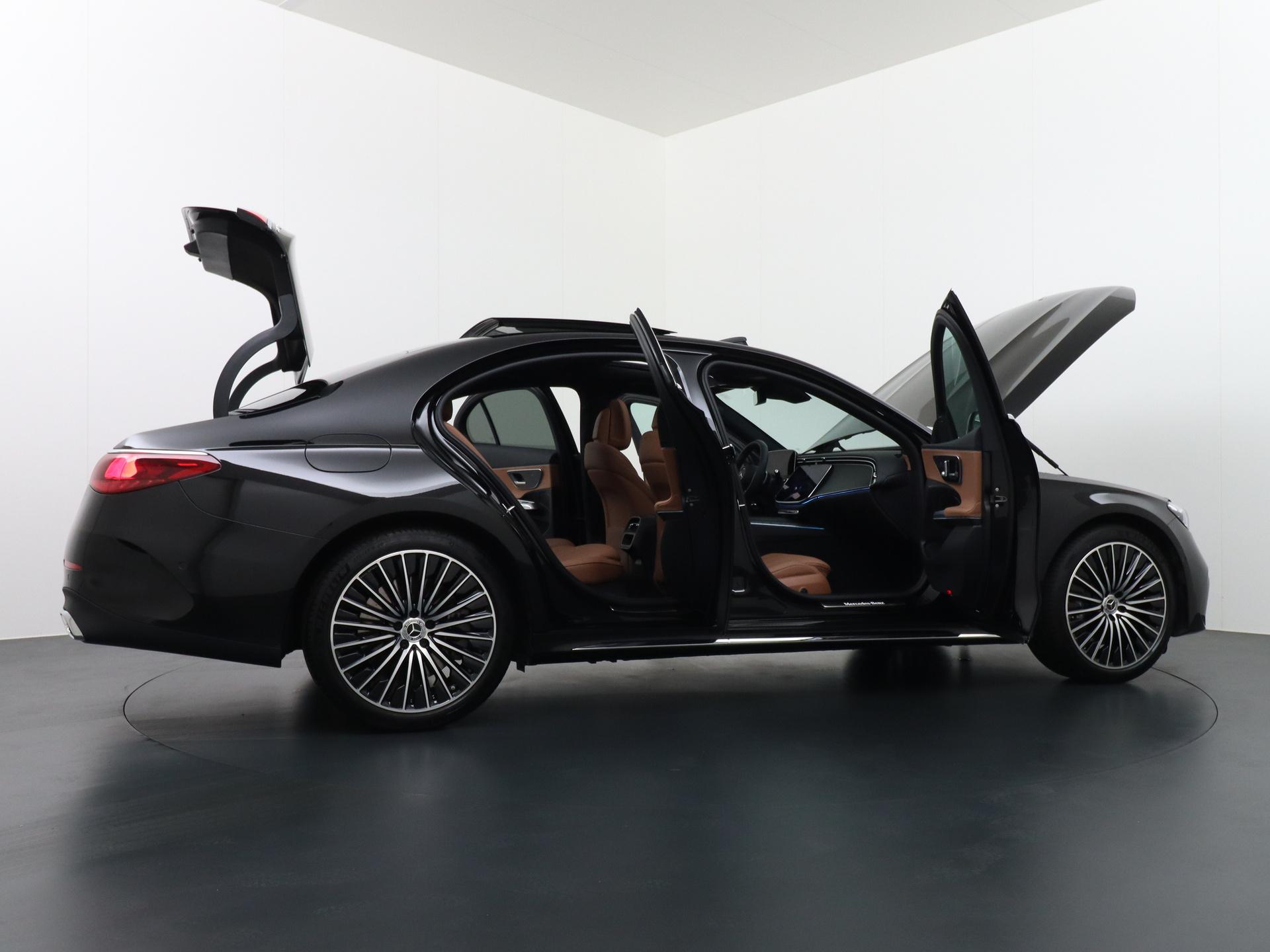 Mercedes-Benz E-Klasse 300 e 4MATIC AMG Line 16