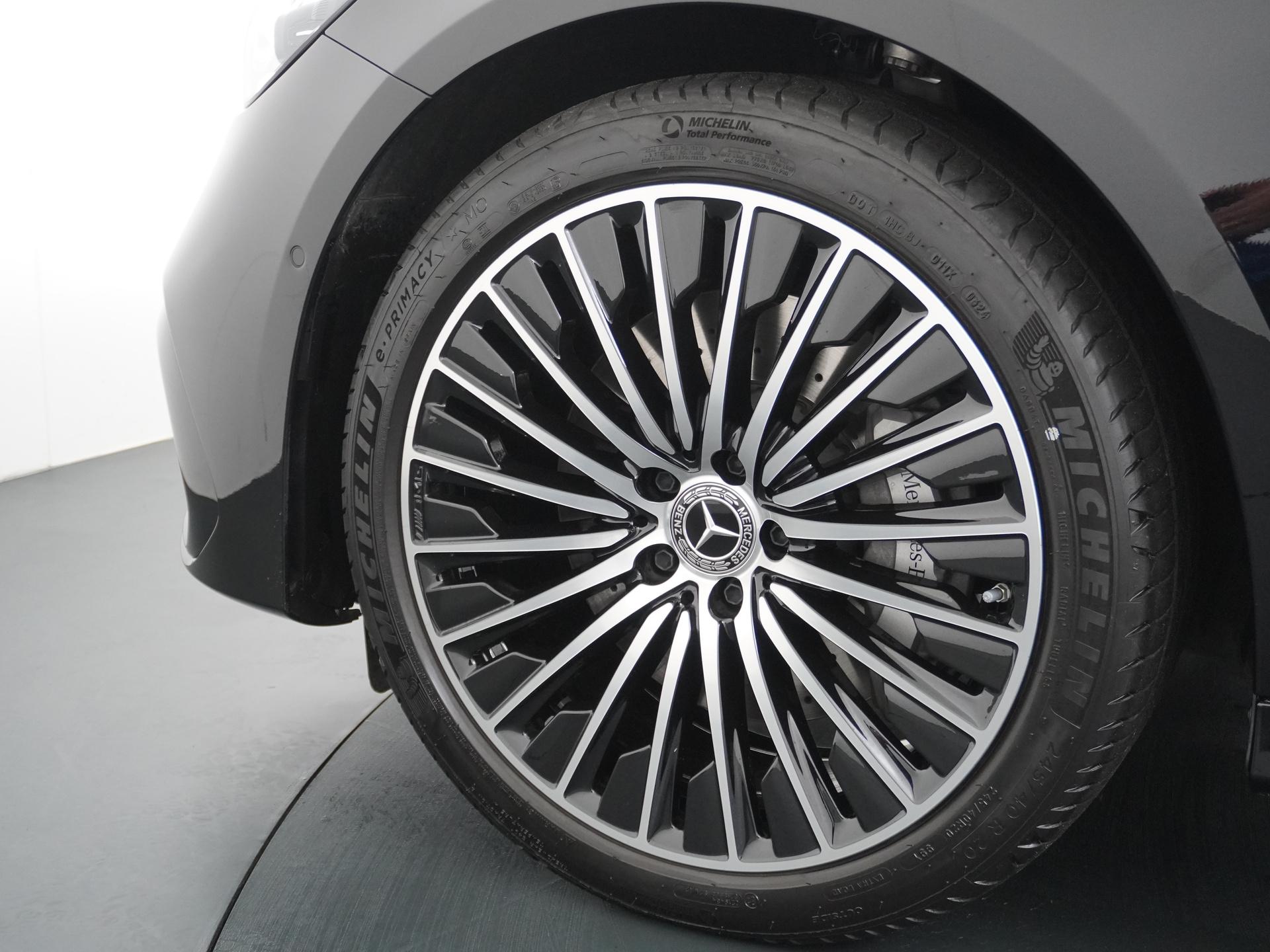 Mercedes-Benz E-Klasse 300 e 4MATIC AMG Line 21