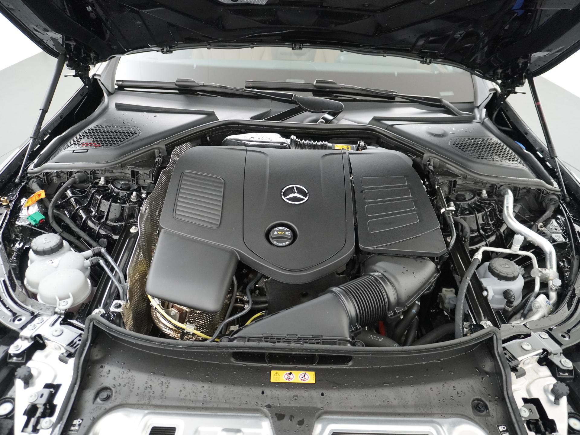 Mercedes-Benz E-Klasse 300 e 4MATIC AMG Line 23