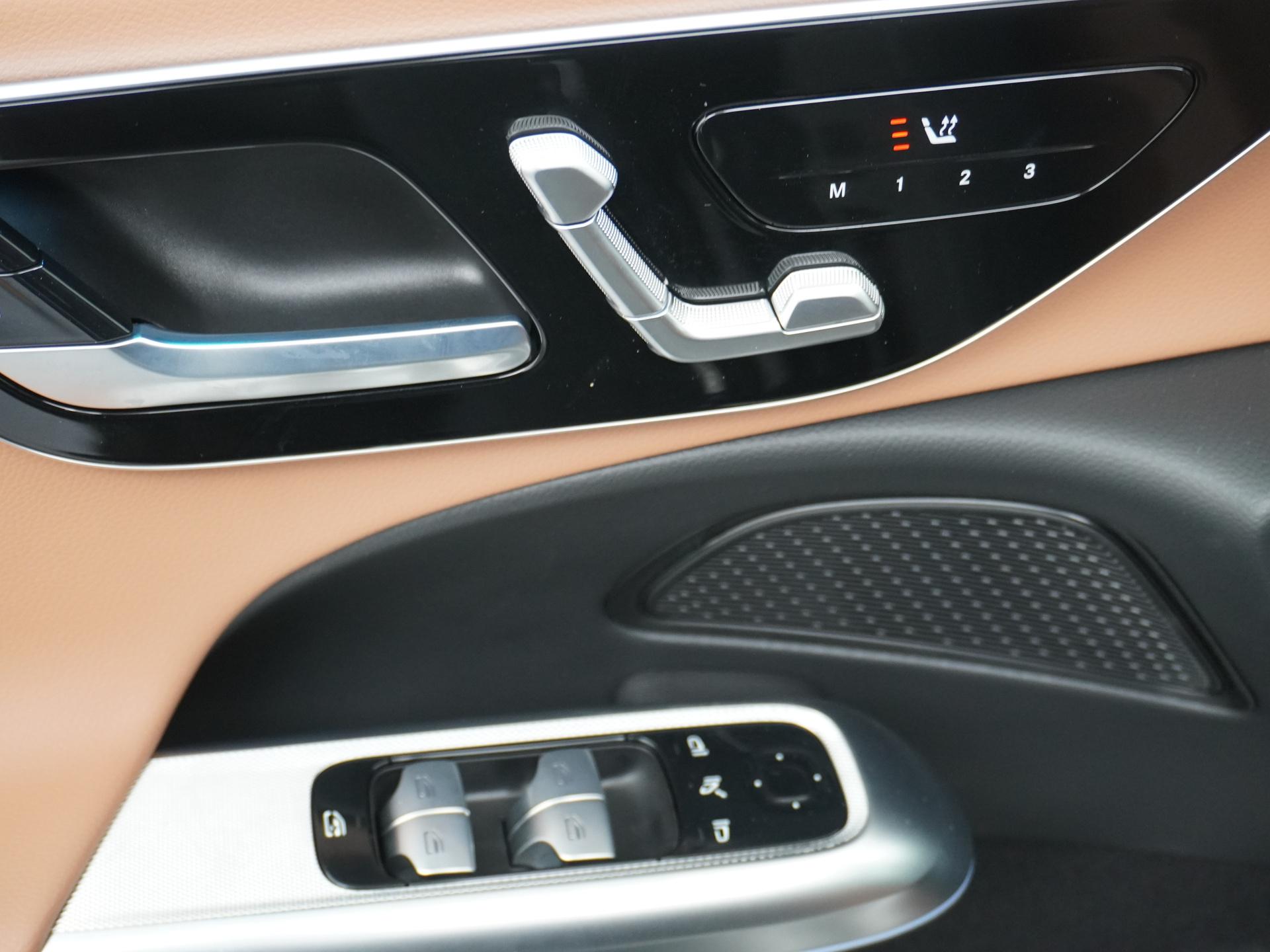 Mercedes-Benz E-Klasse 300 e 4MATIC AMG Line 25