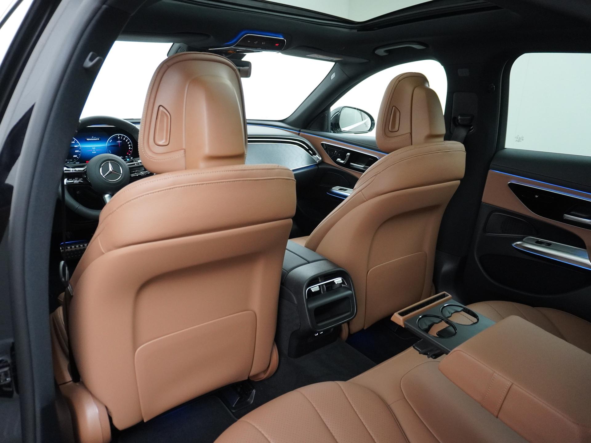 Mercedes-Benz E-Klasse 300 e 4MATIC AMG Line 26