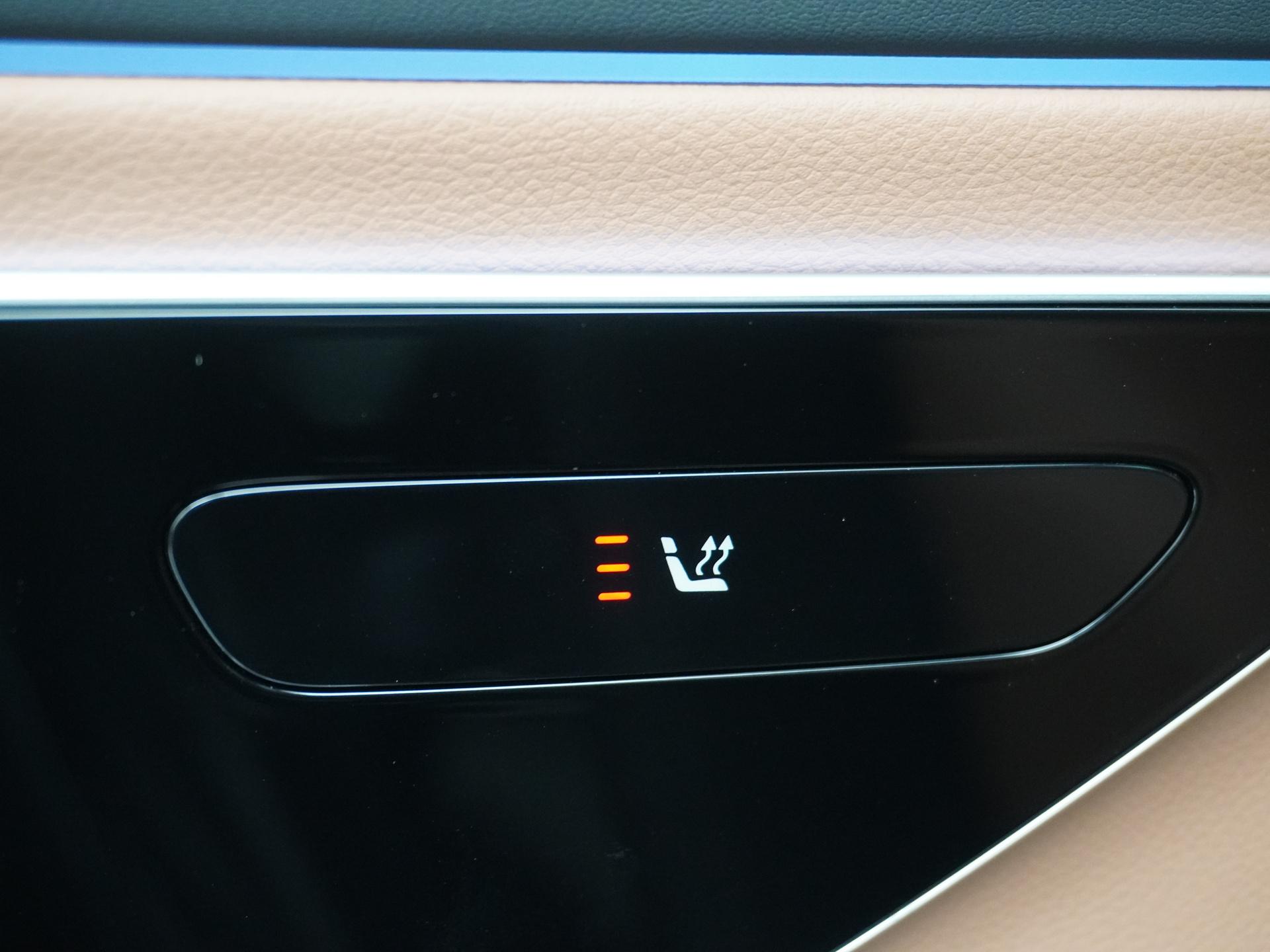 Mercedes-Benz E-Klasse 300 e 4MATIC AMG Line 27